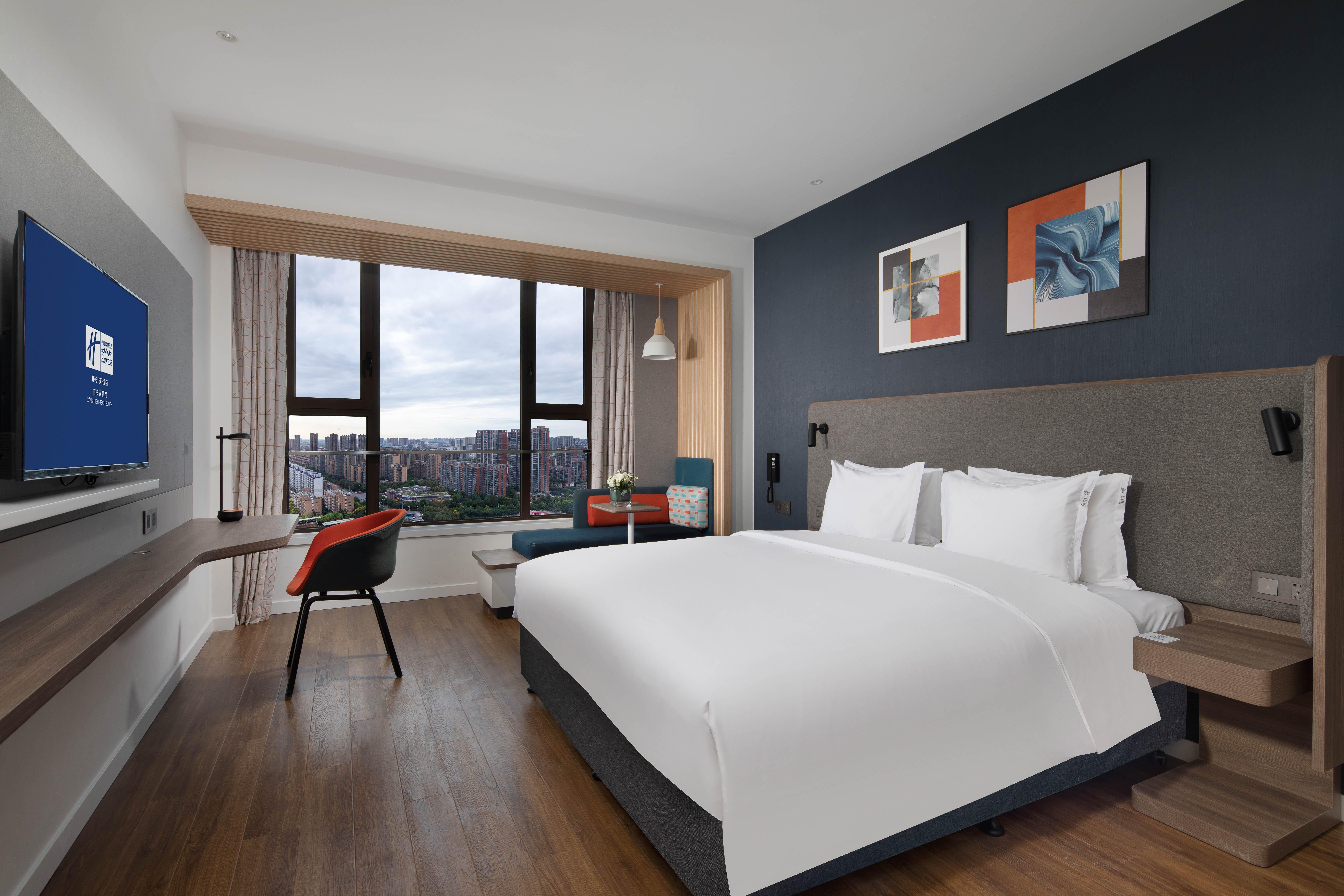 Double City View King Bed