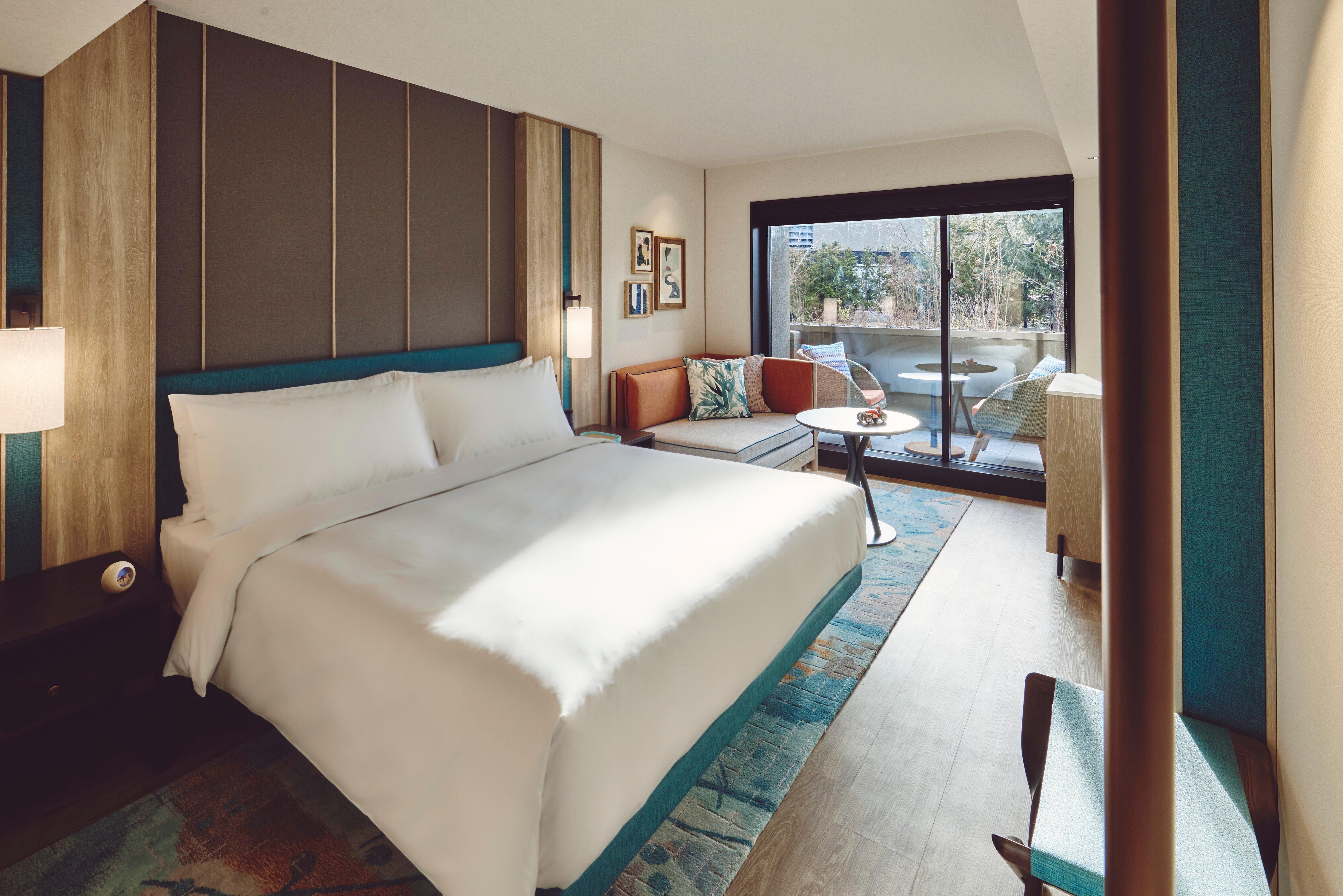 Double Garden View King Bed