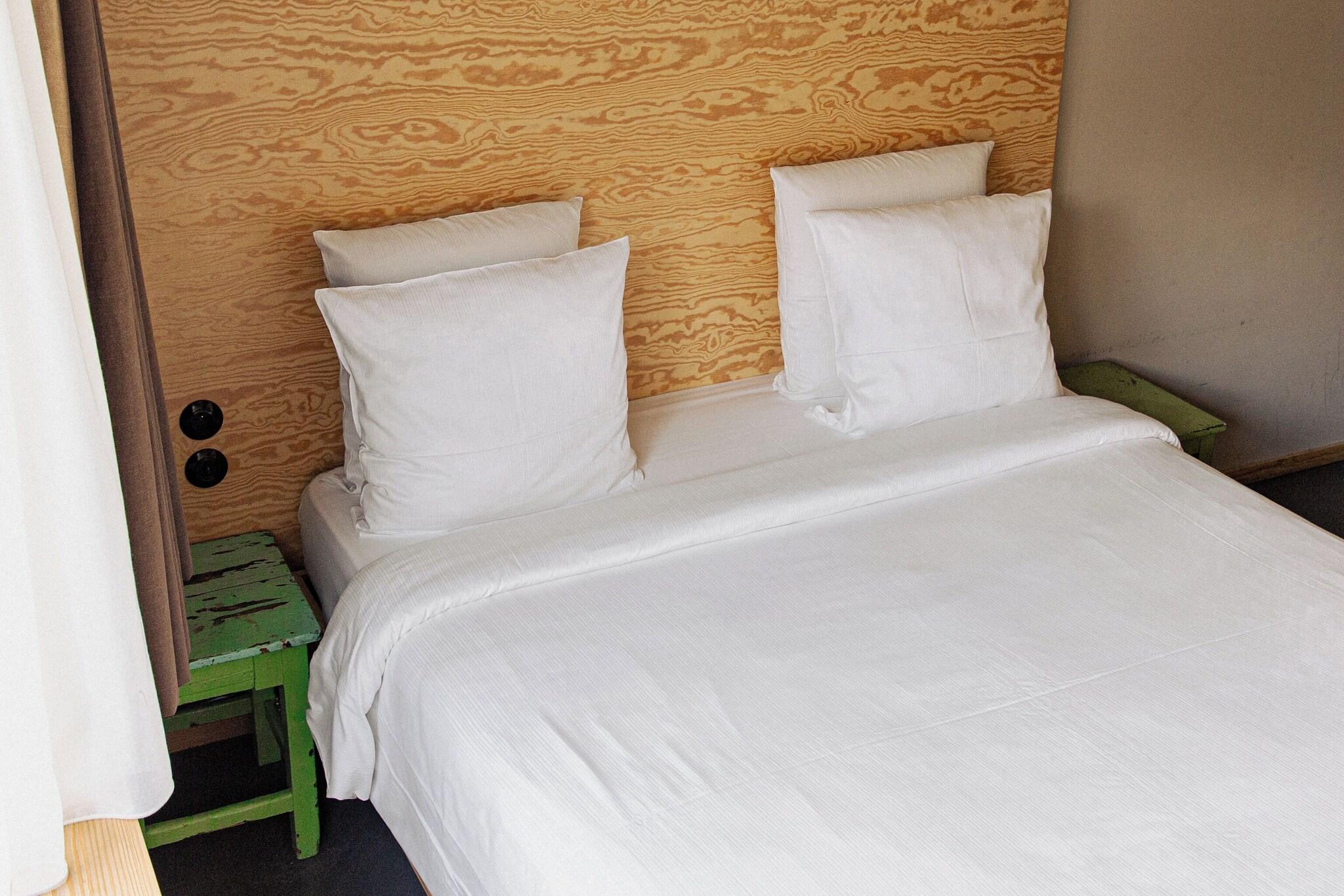 Single Accessible-queen Size Bed