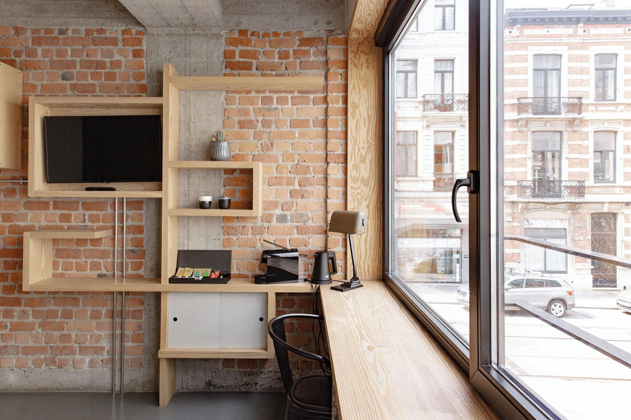 Single Accessible-queen Size Bed