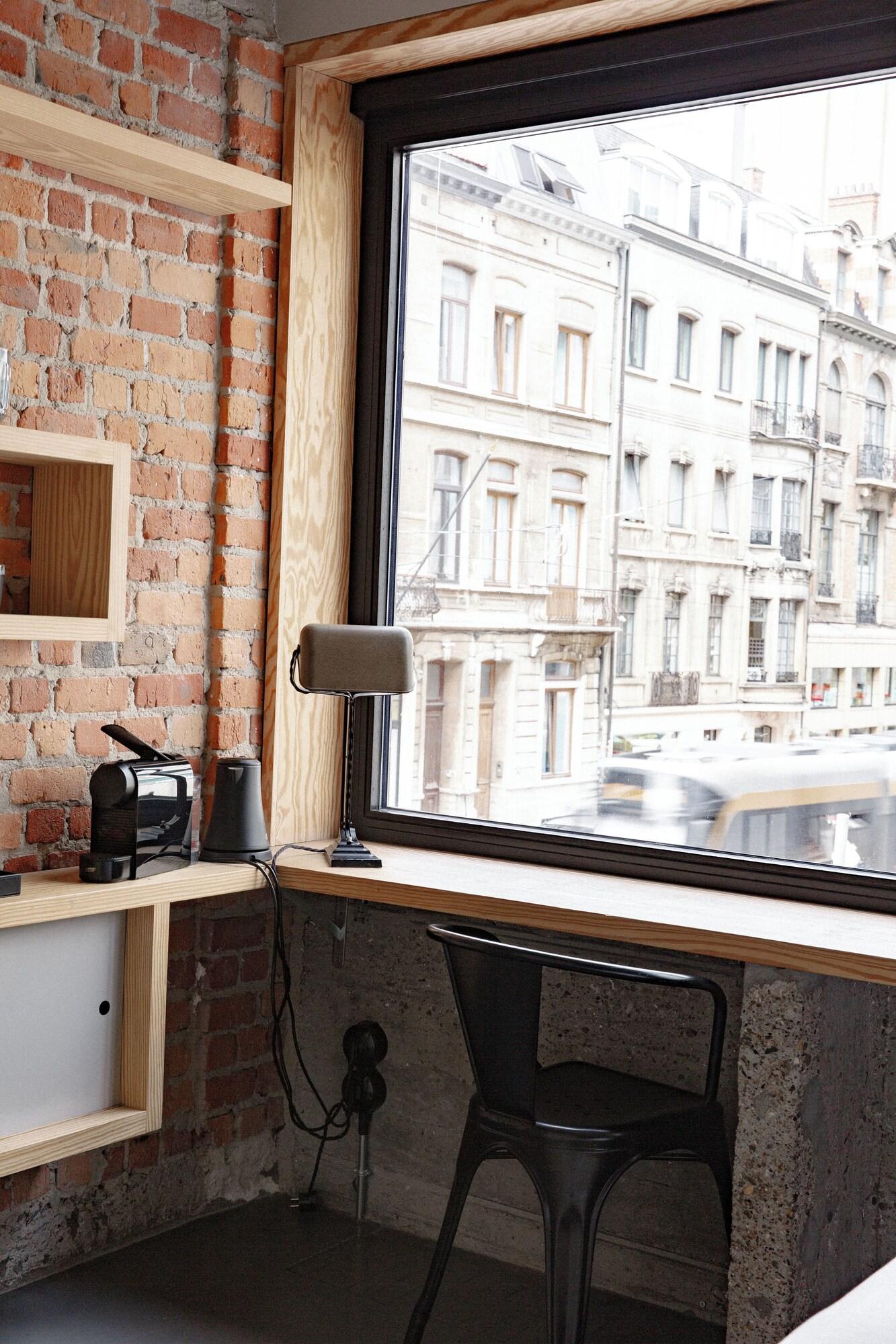 Single Accessible-queen Size Bed