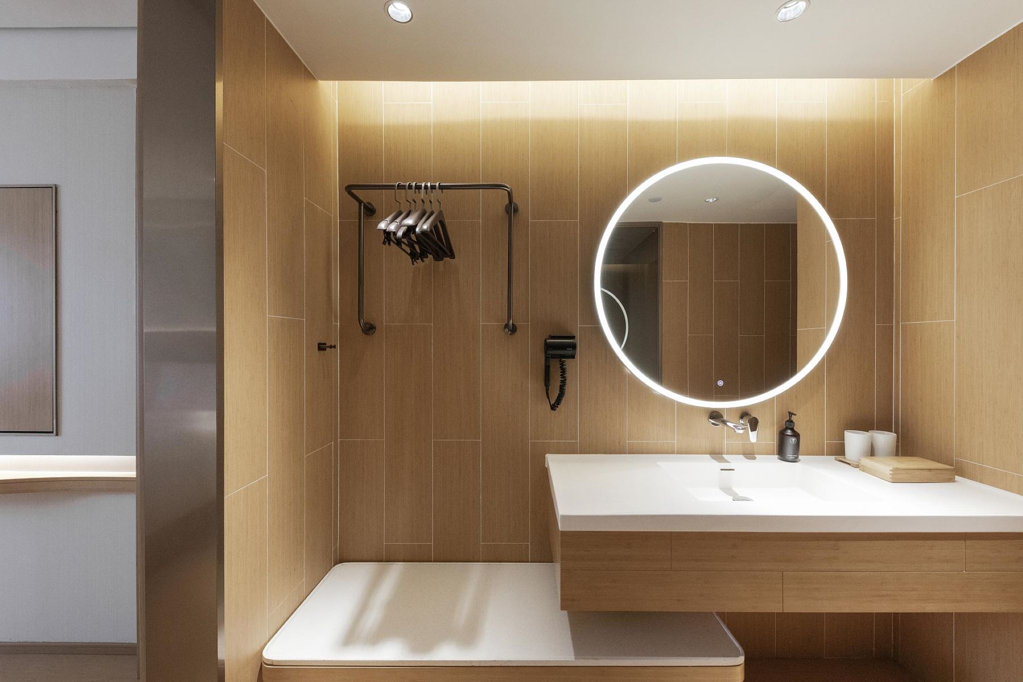 Double Deluxe Queen Bed