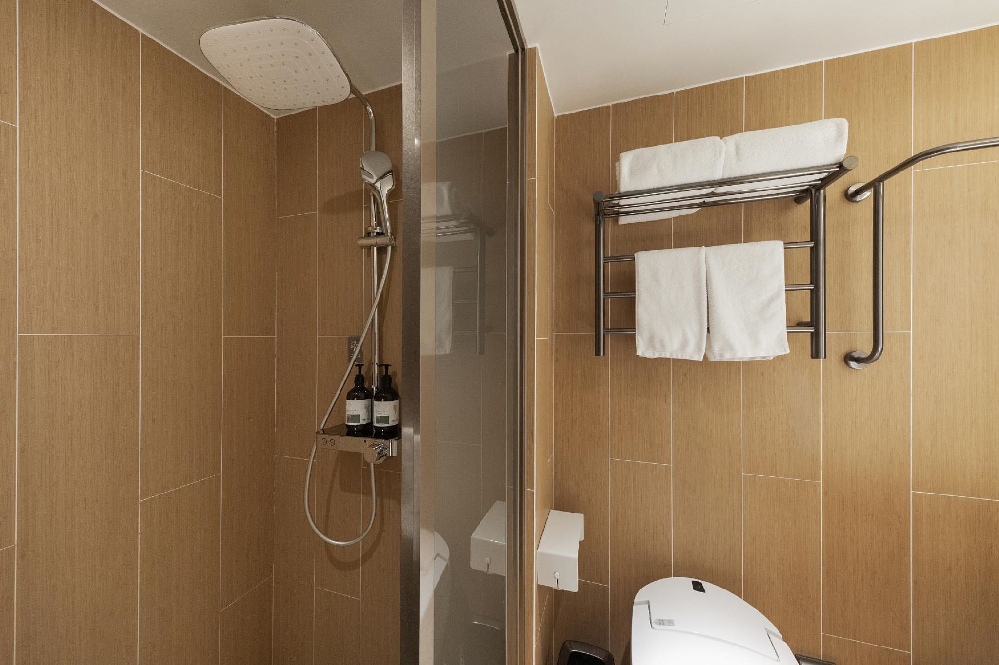 Double Deluxe Queen Bed