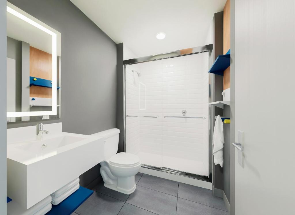 Suite Accessible King Size Bed