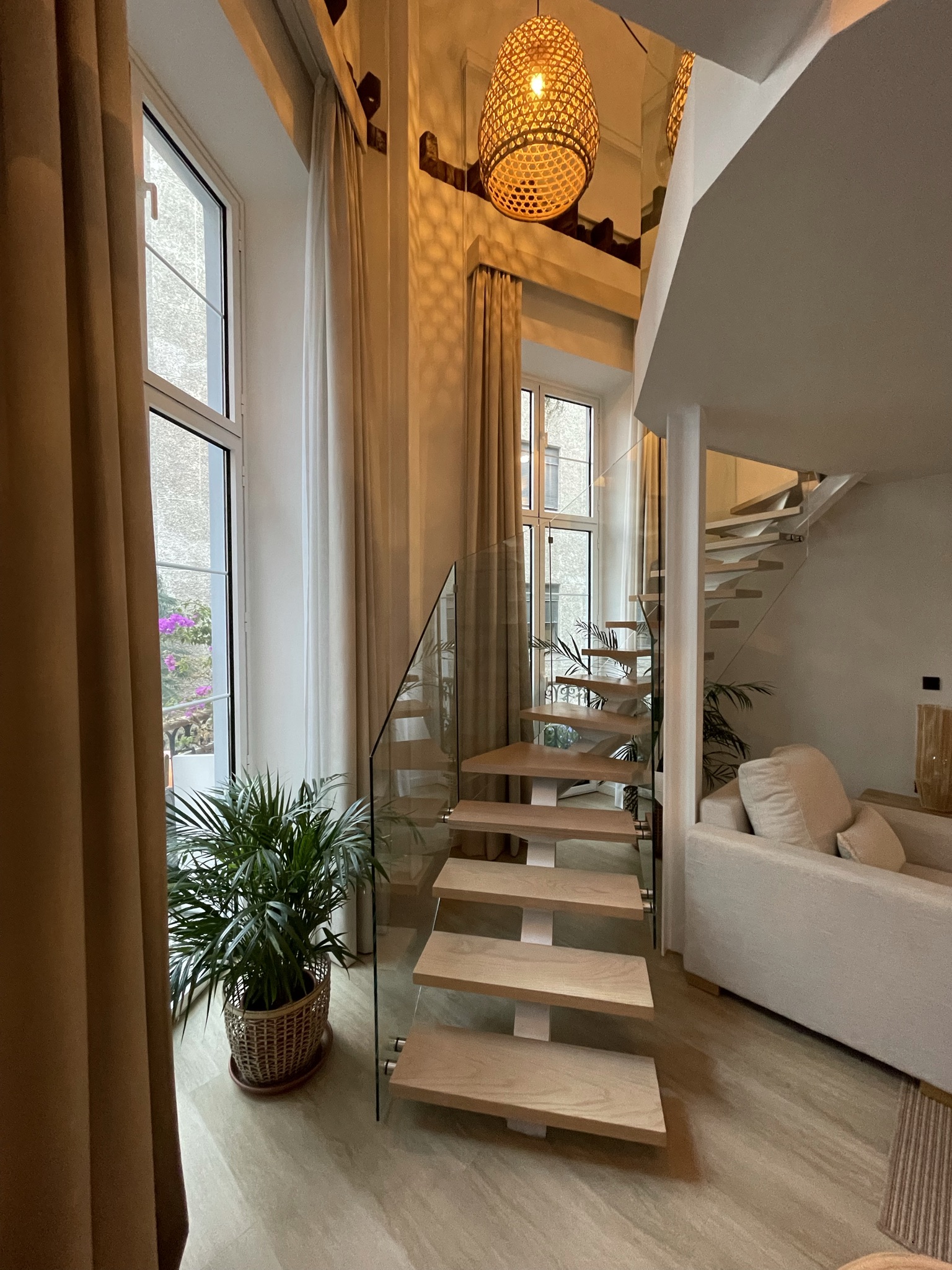 Studio Executive Superior