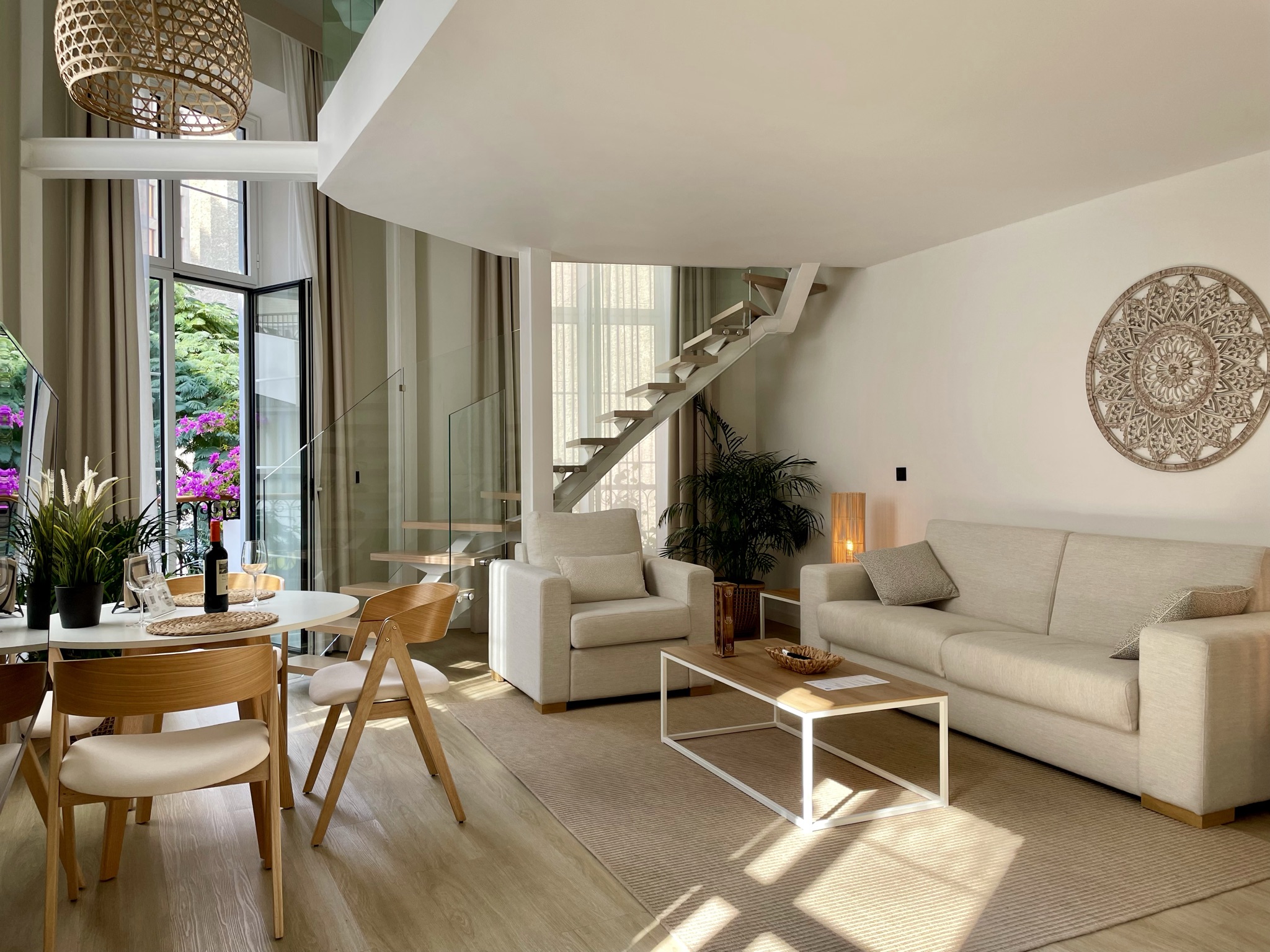 Studio Executive Superior