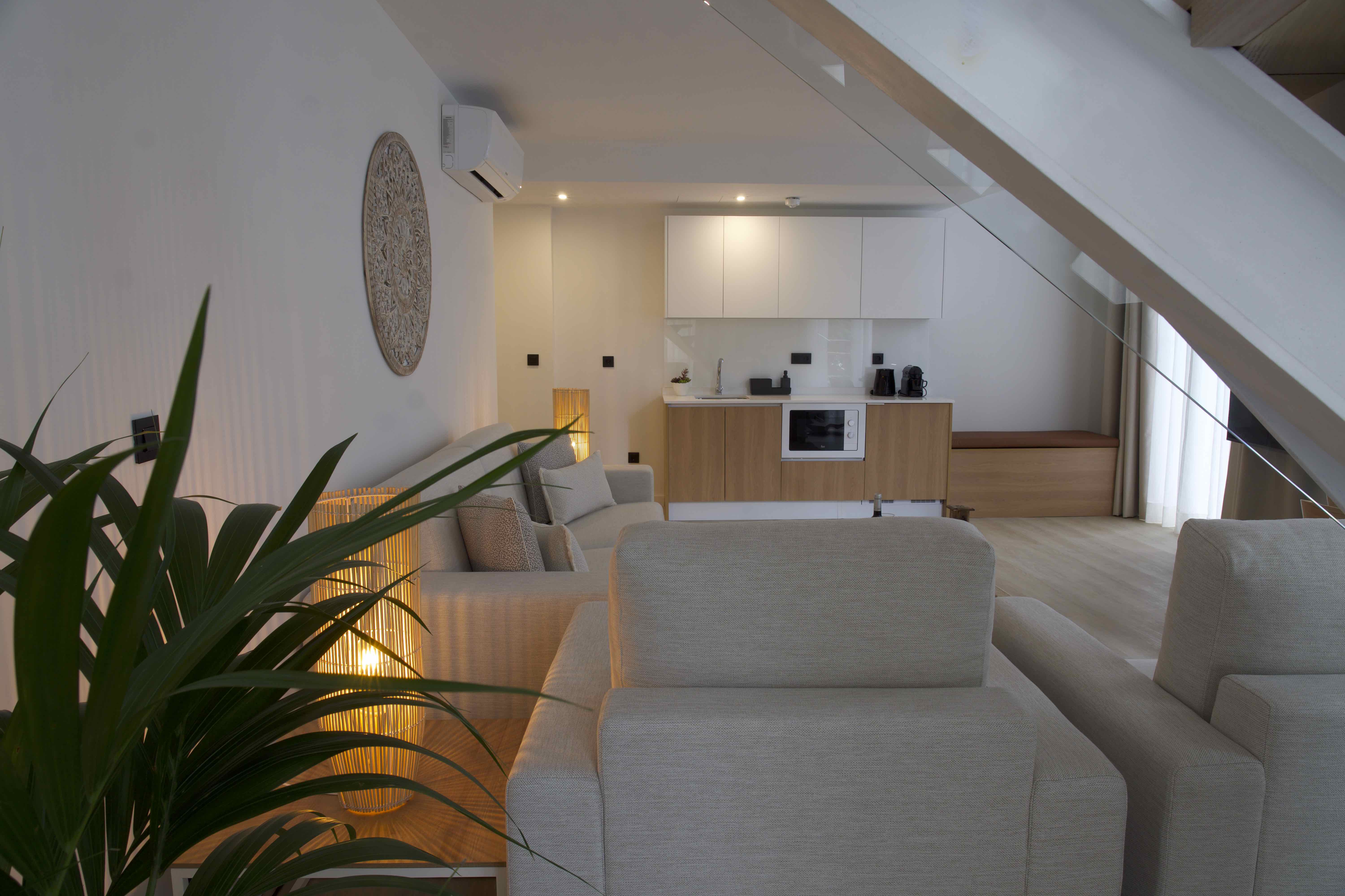 Studio Executive Superior