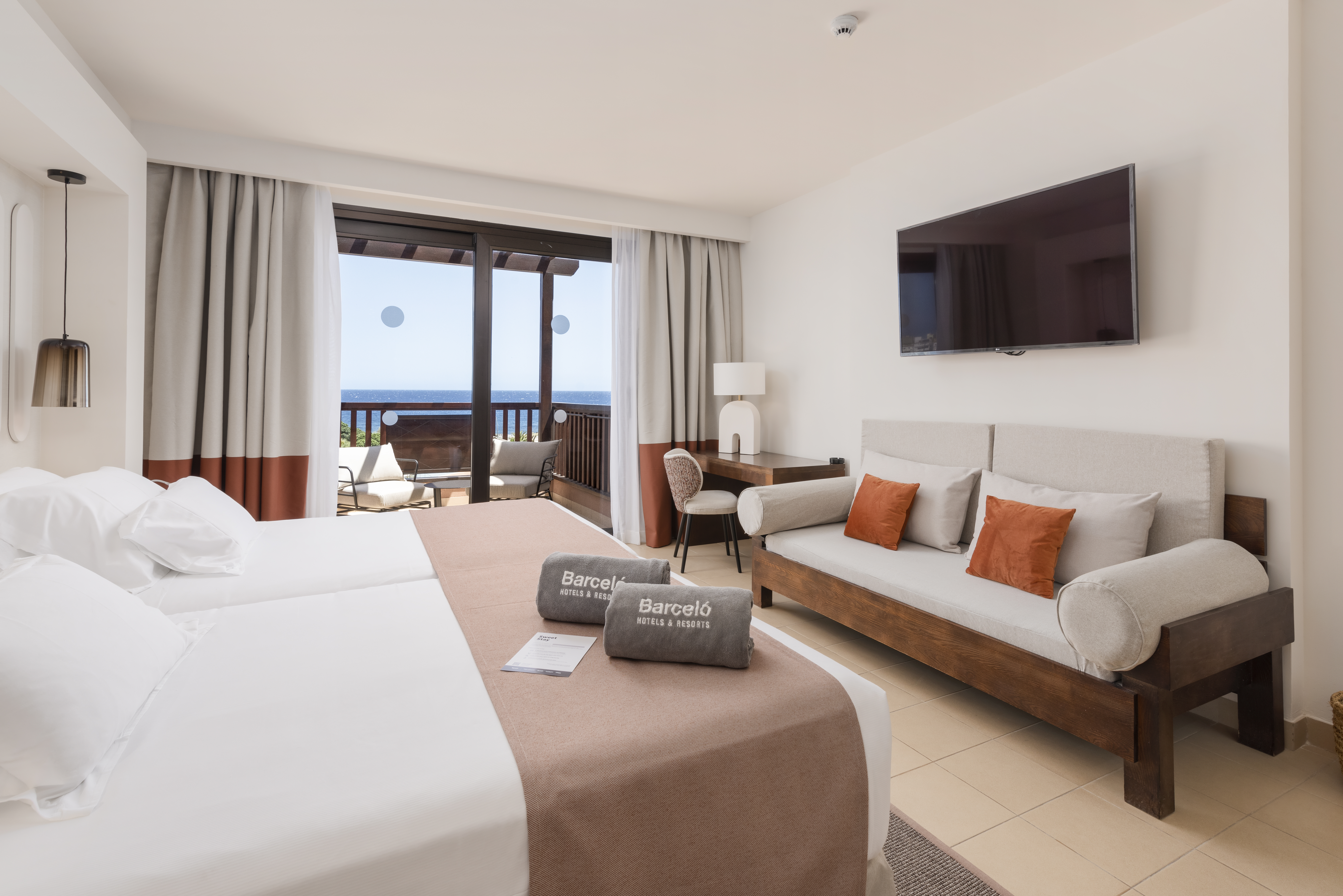 Double or Twin Deluxe Sea View