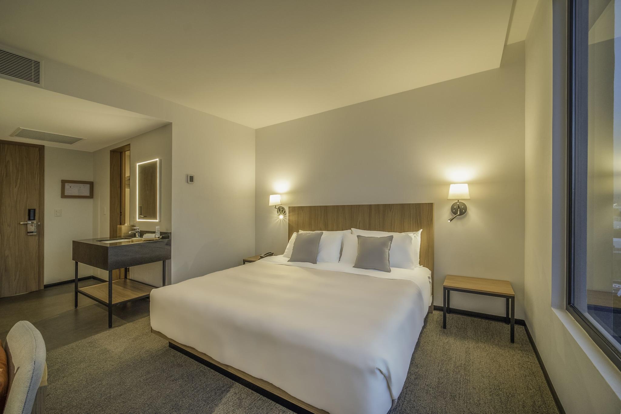 Single Deluxe King Bed