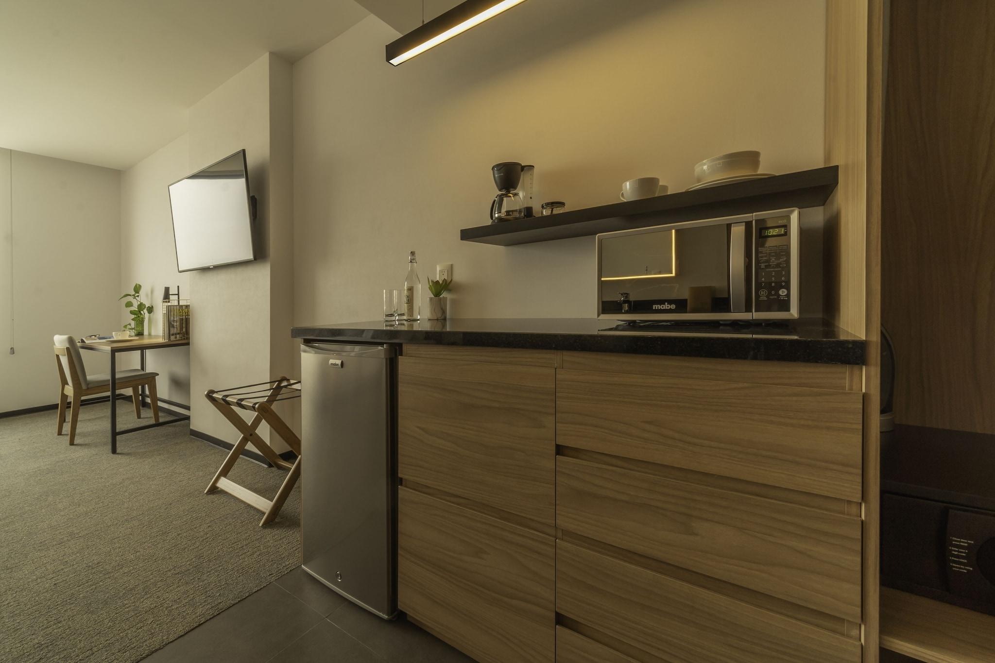 Single Deluxe King Bed