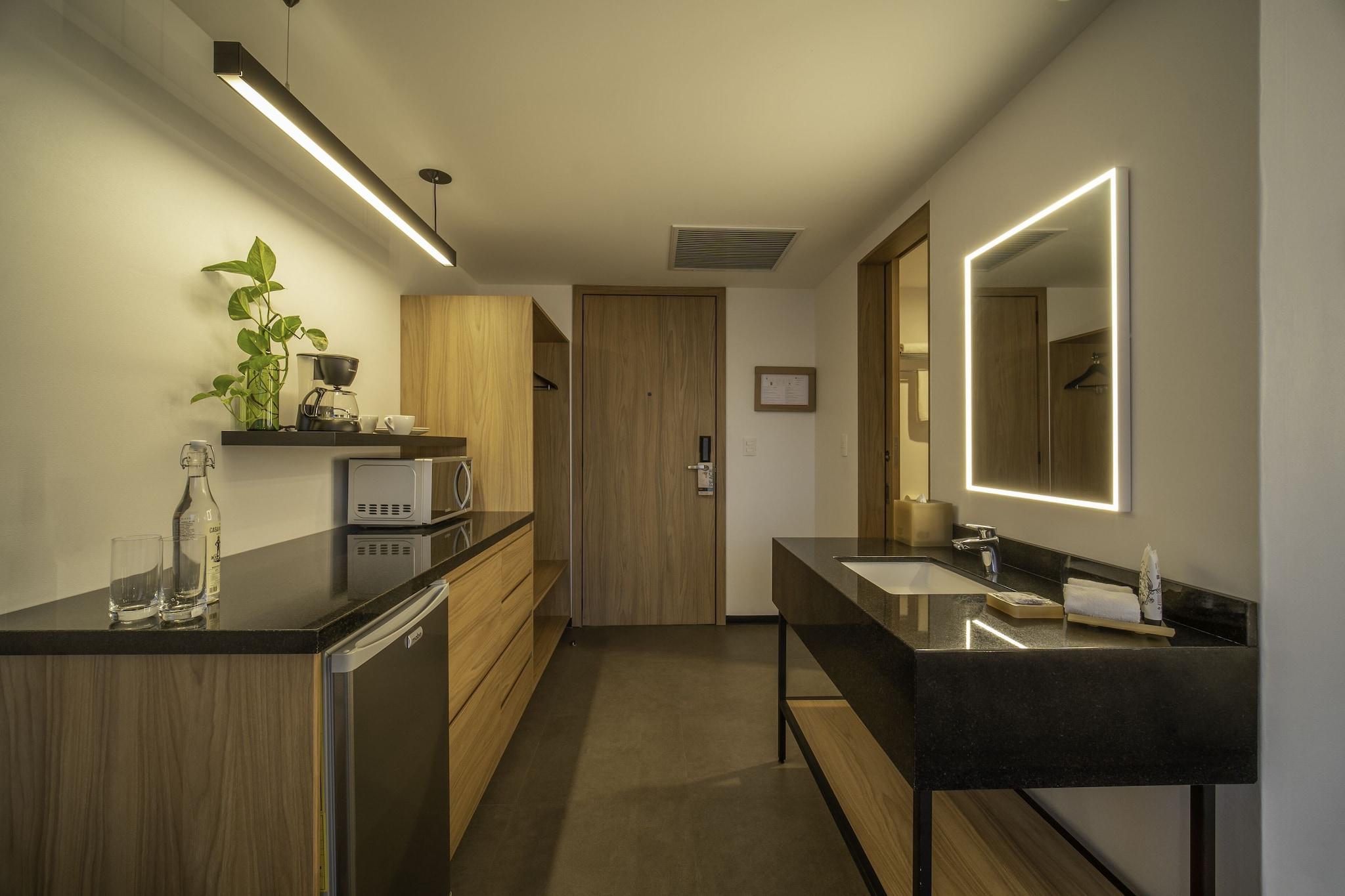 Single Deluxe King Bed