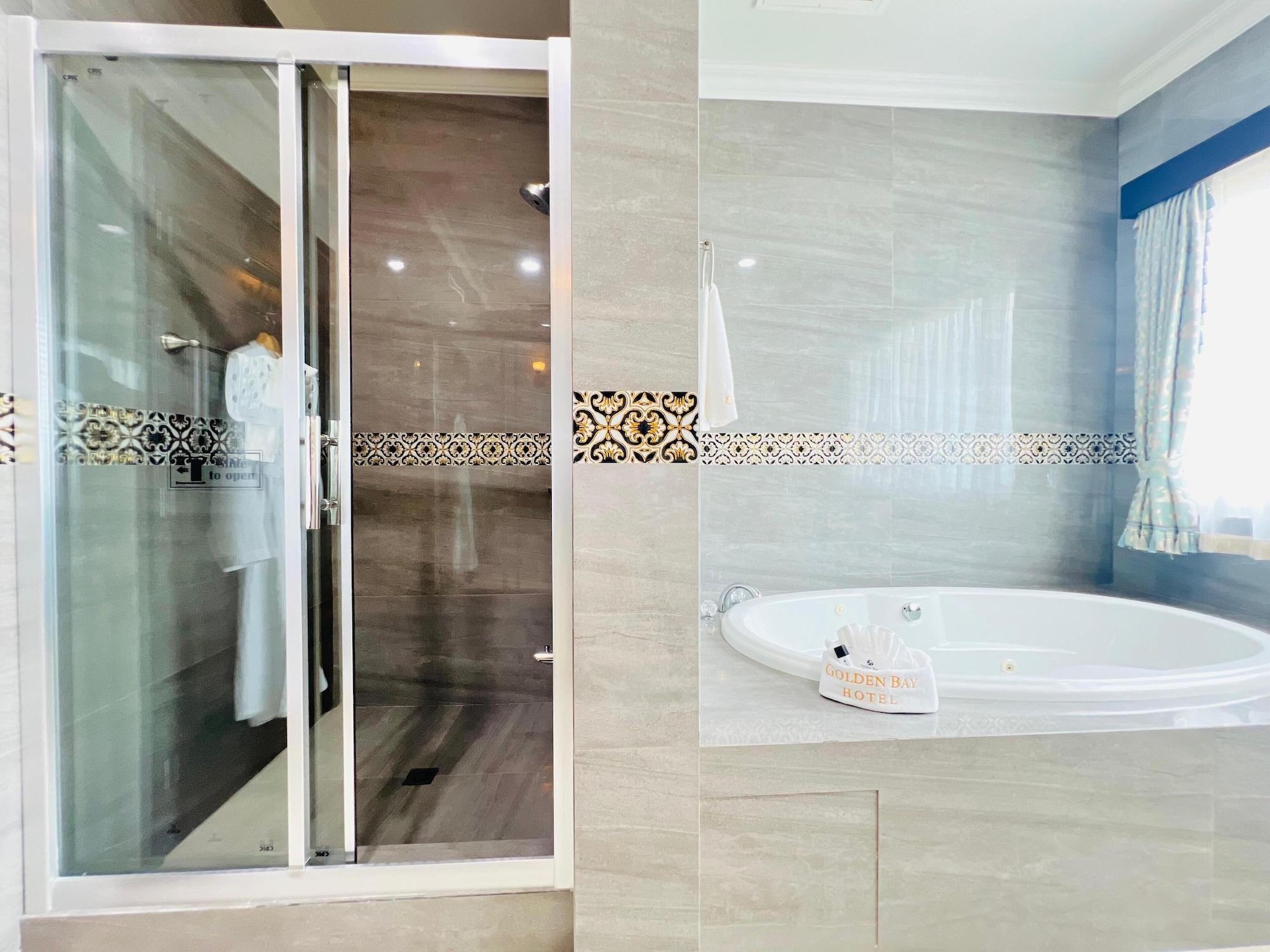 Suite King Bed with Jacuzzi