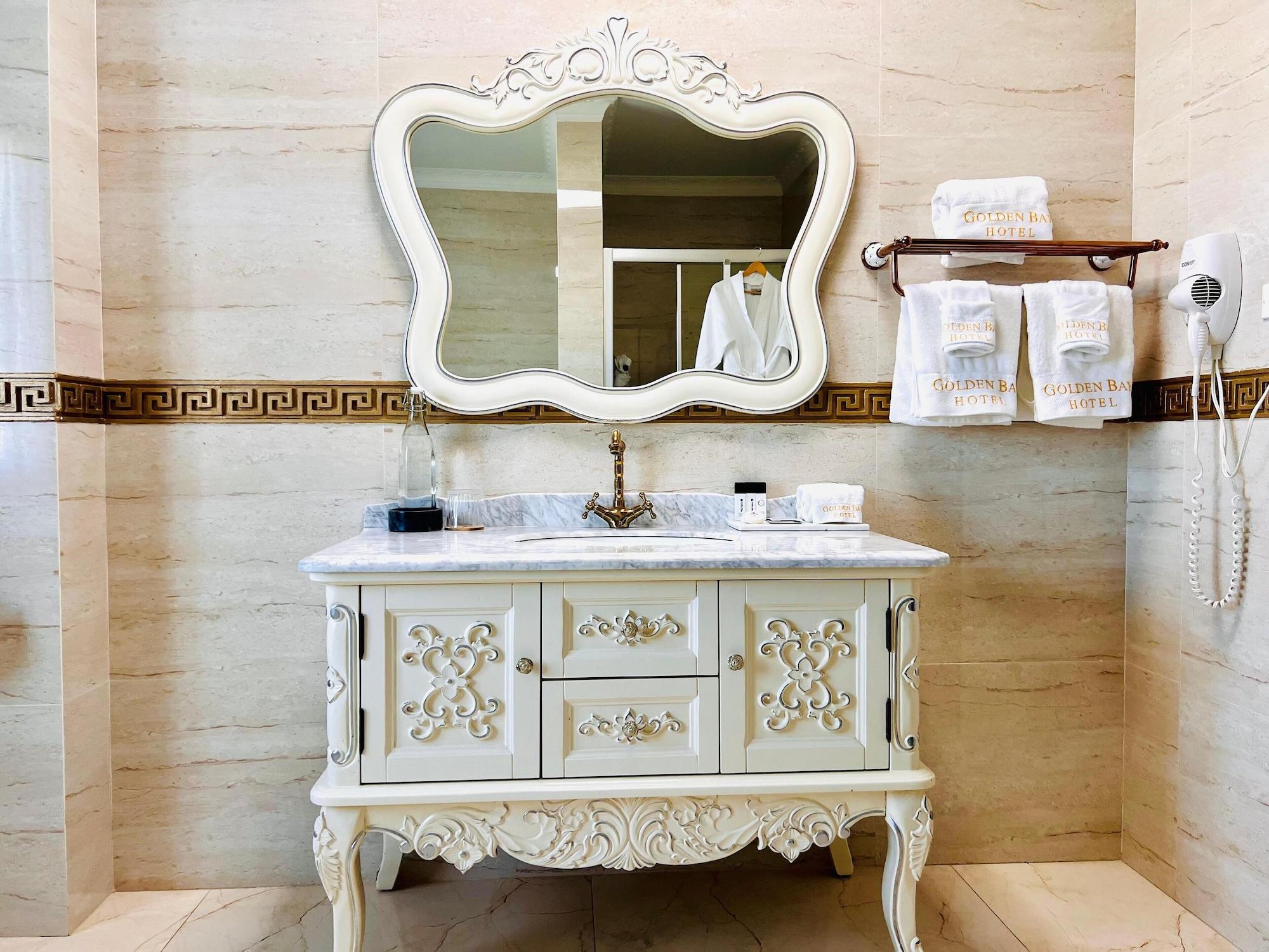 Suite King Bed with Jacuzzi