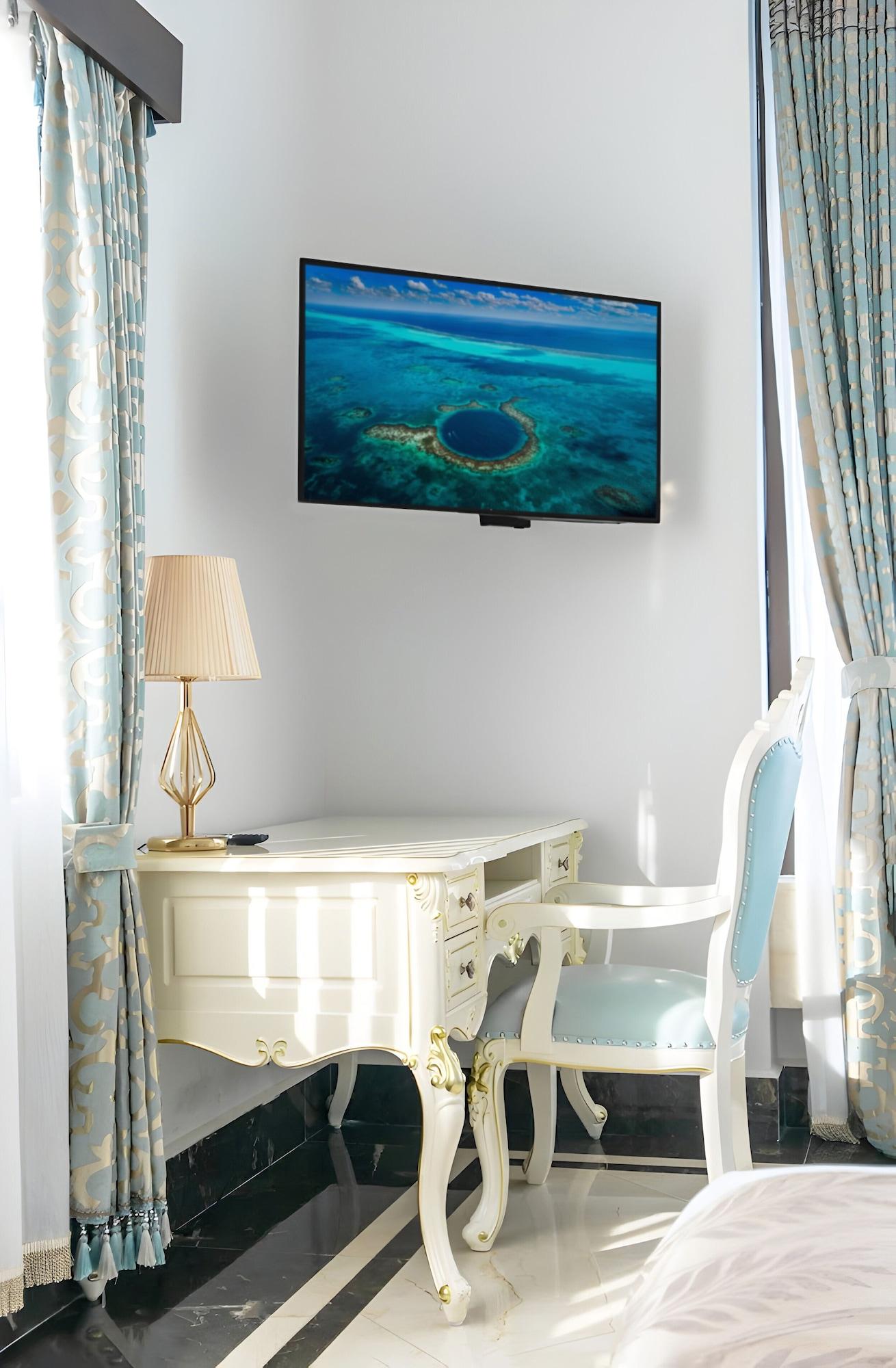 Suite King Bed with Jacuzzi