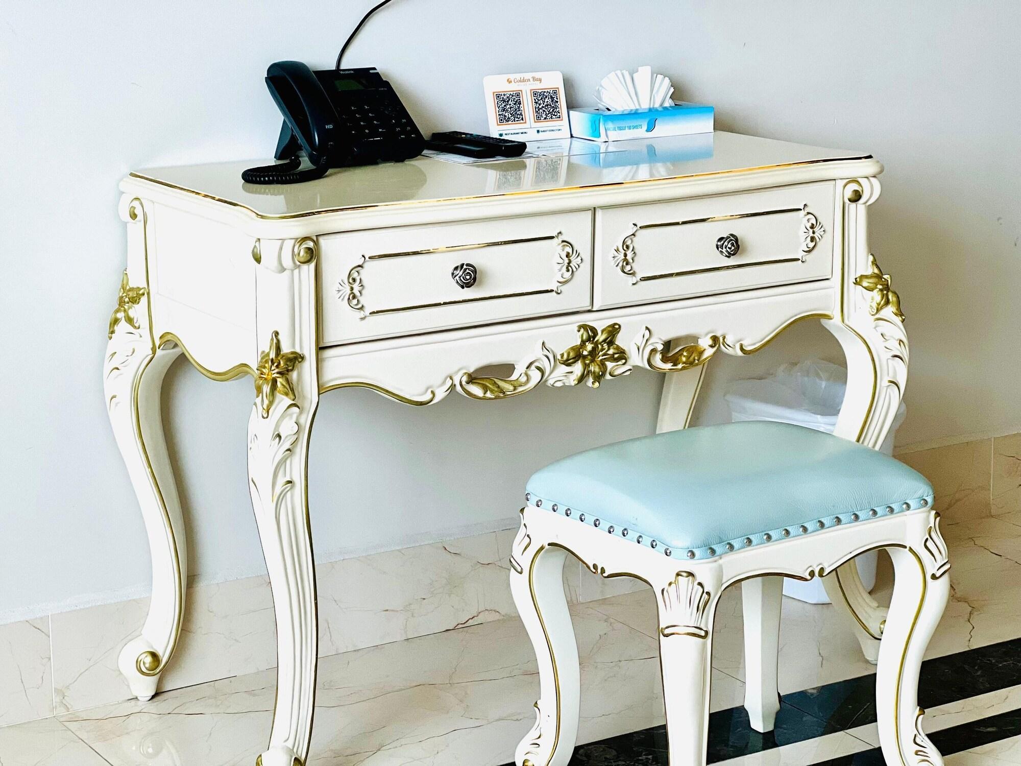 Suite King Bed with Jacuzzi