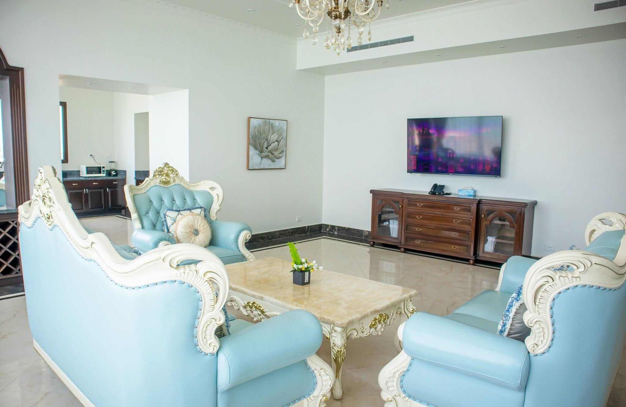 Suite King Bed with Jacuzzi