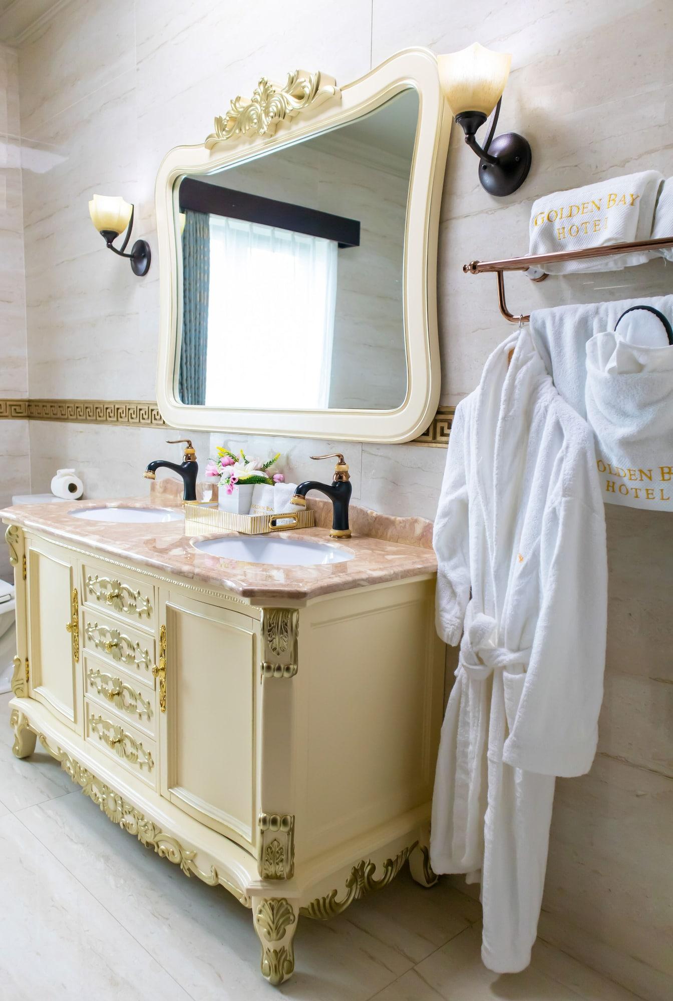 Suite King Bed with Jacuzzi