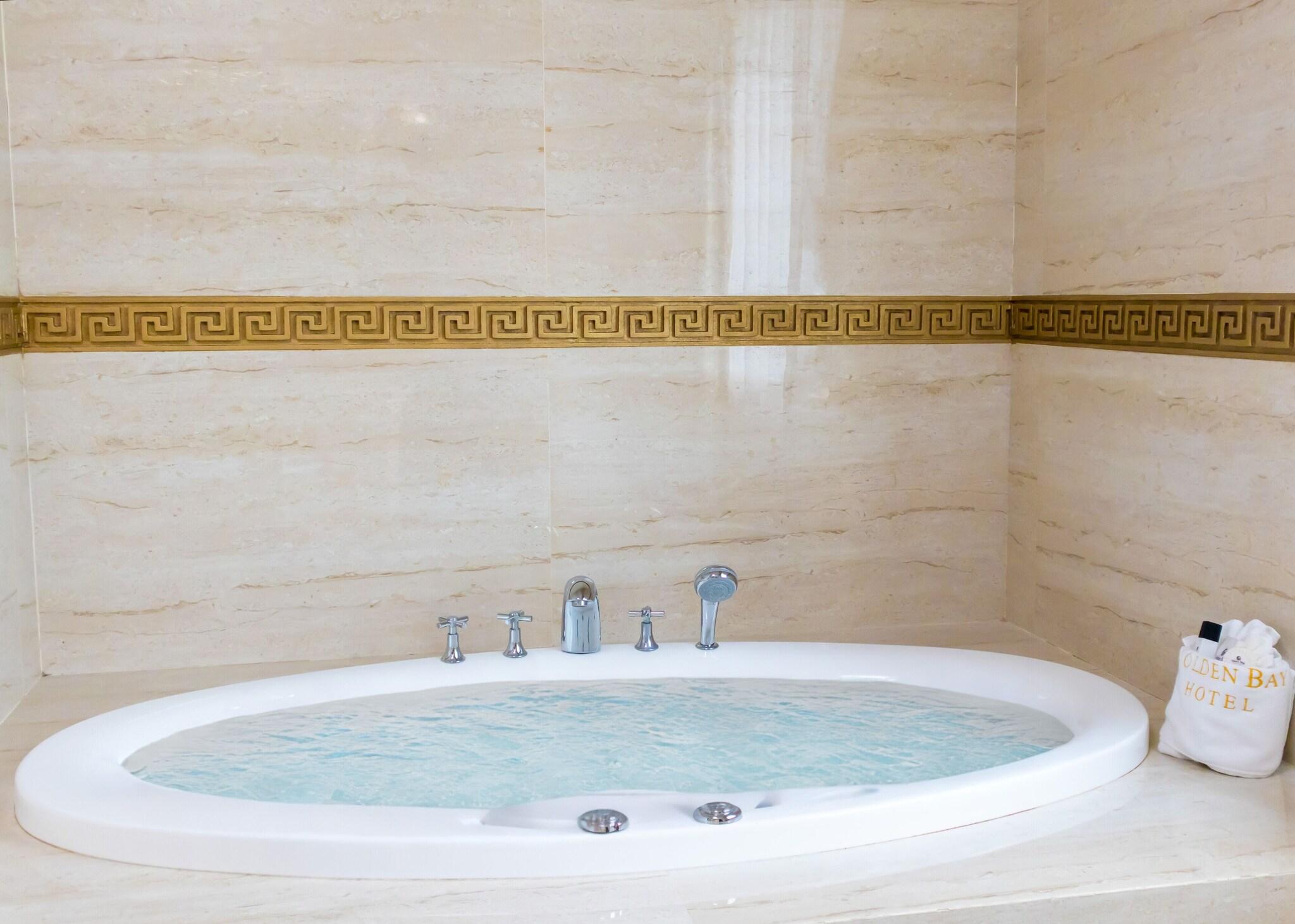 Suite King Bed with Jacuzzi