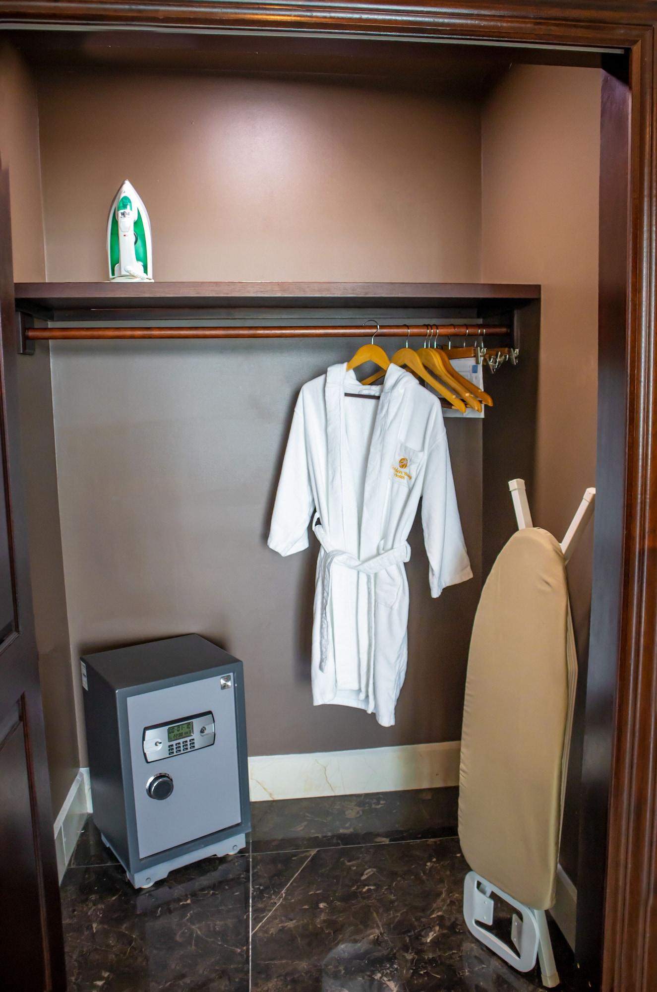 Suite King Bed with Jacuzzi