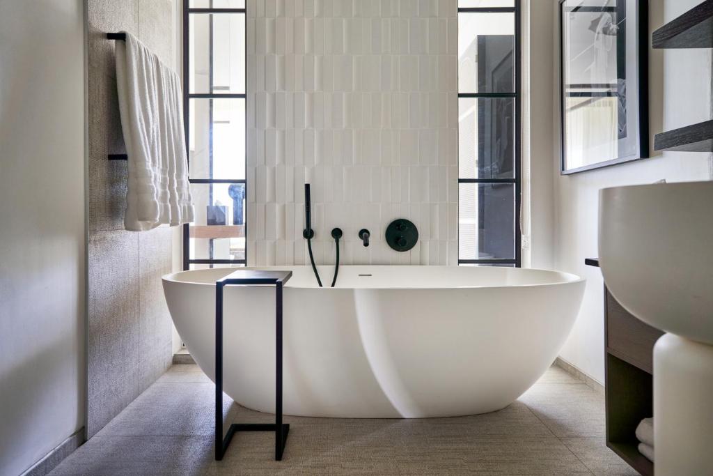 Apartment King Size Bed