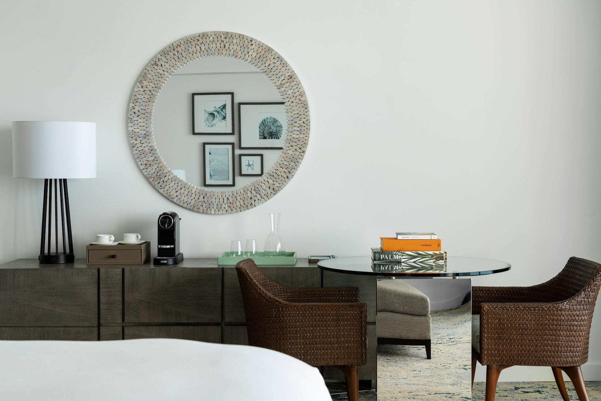 Junior Suite Club King Bed