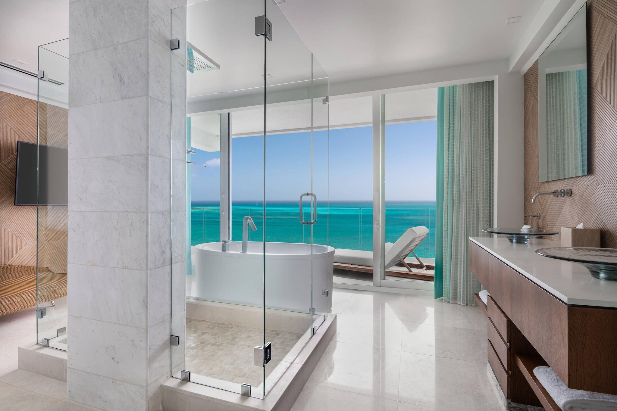Suite Ocean Front King Bed