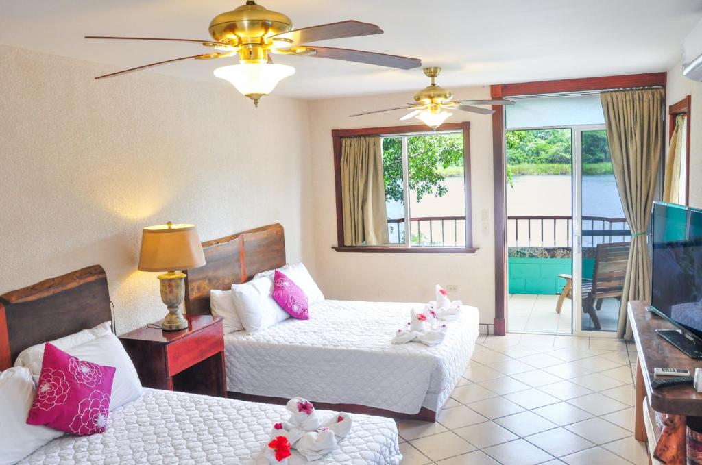 Family Room Deluxe Queen Bed