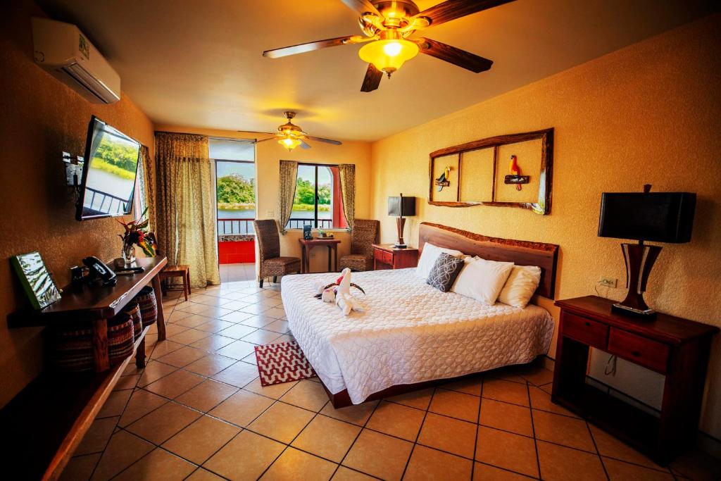 Double Deluxe King Bed