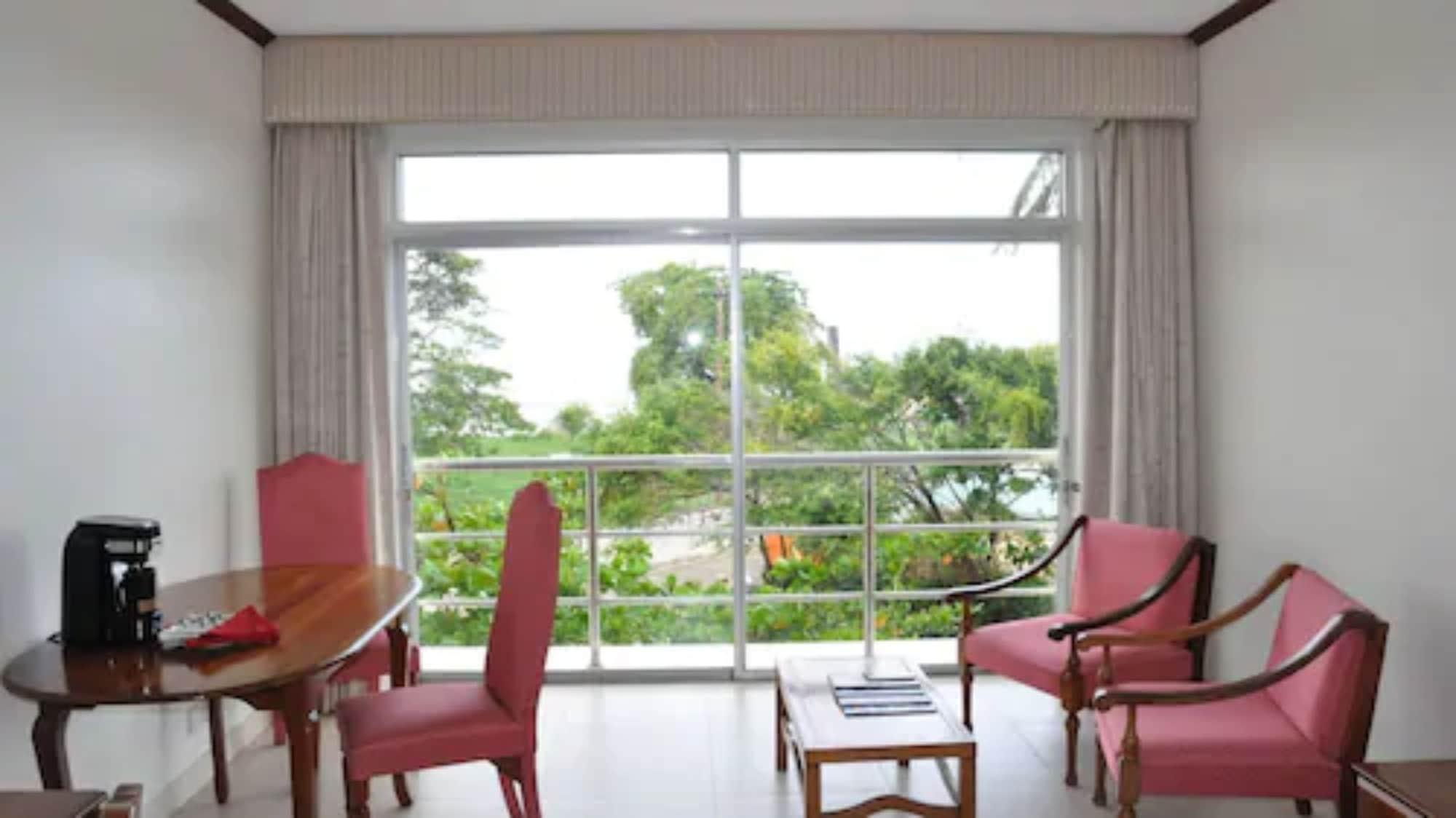 Single Business King Bed