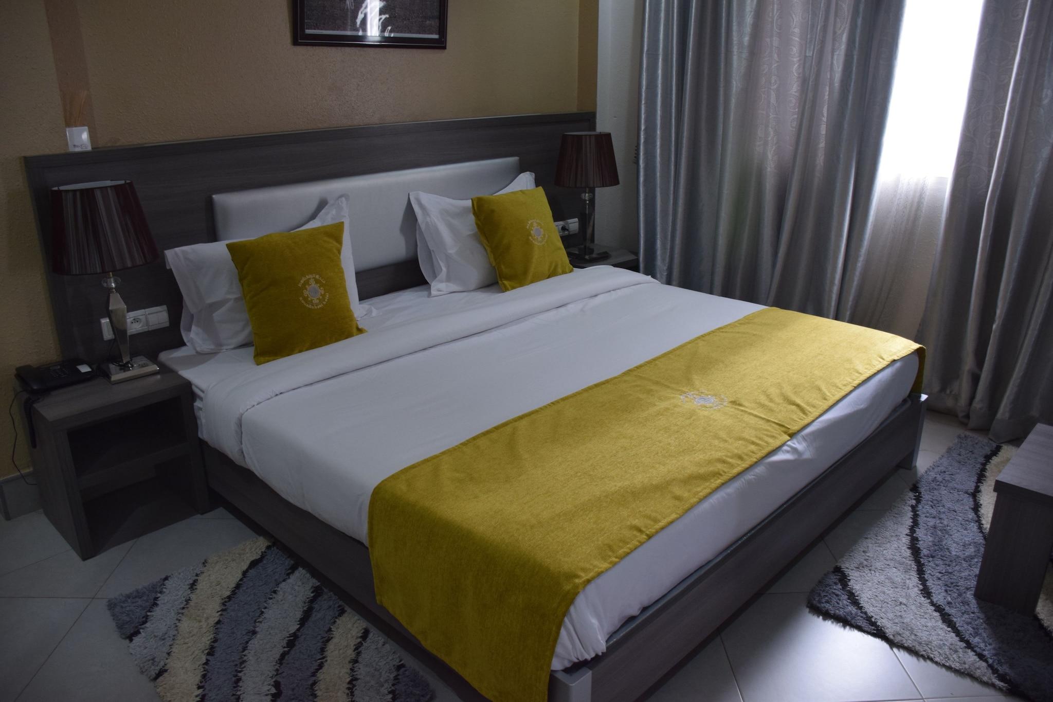 Suite Queen Size Bed