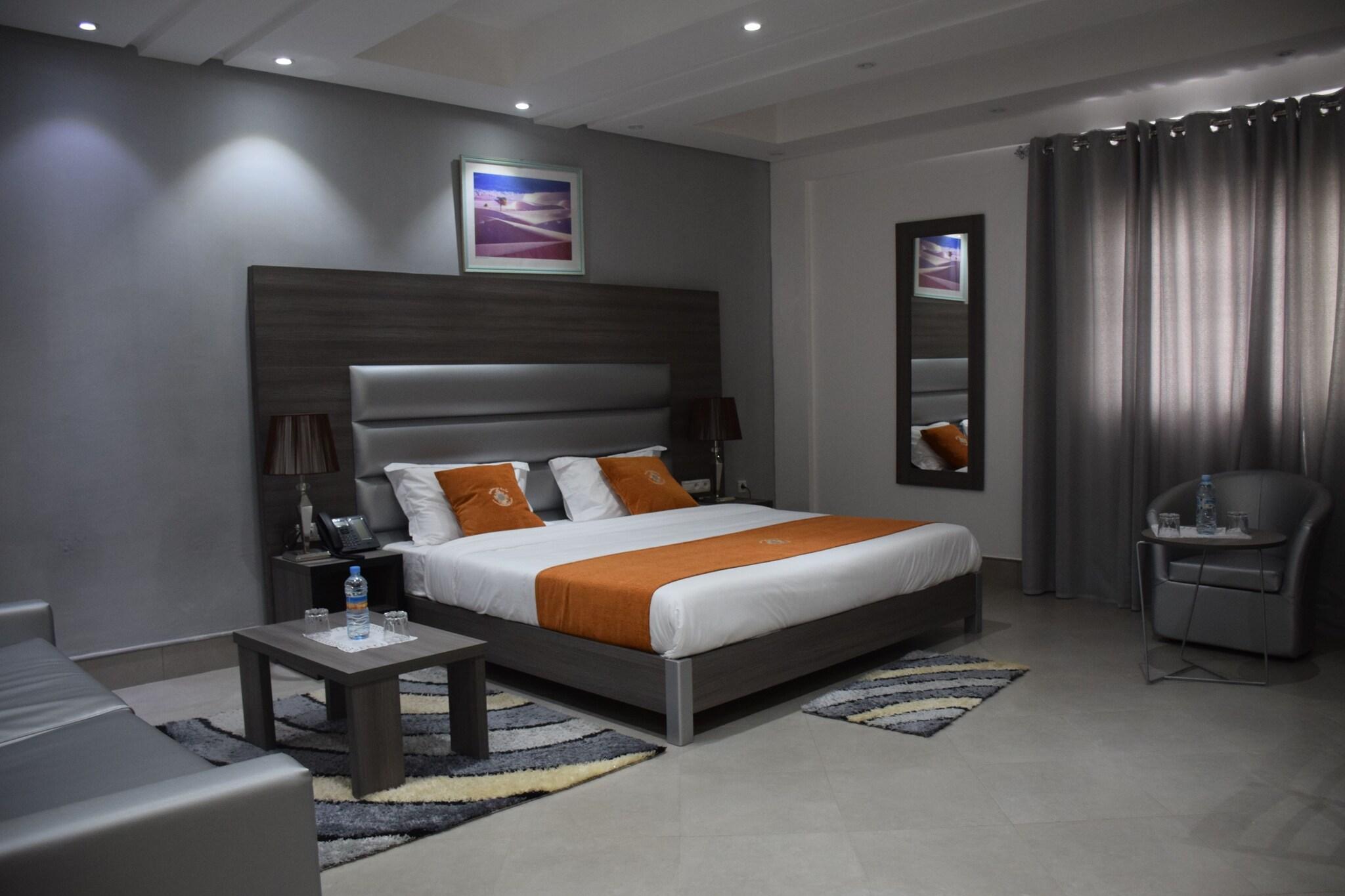 Junior Suite Queen Size Bed