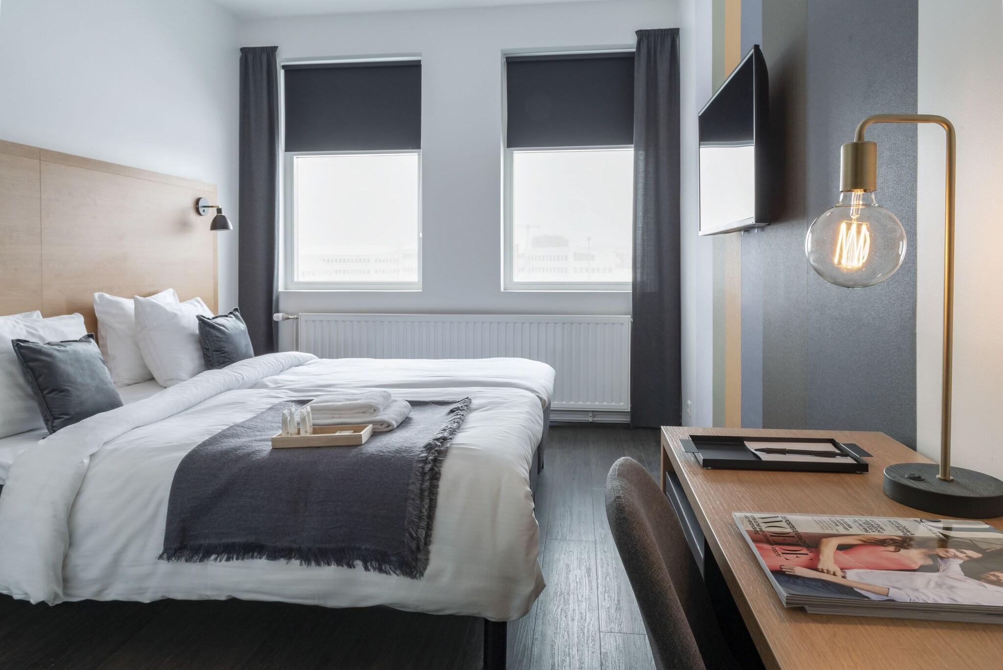 Double Queen Size Bed