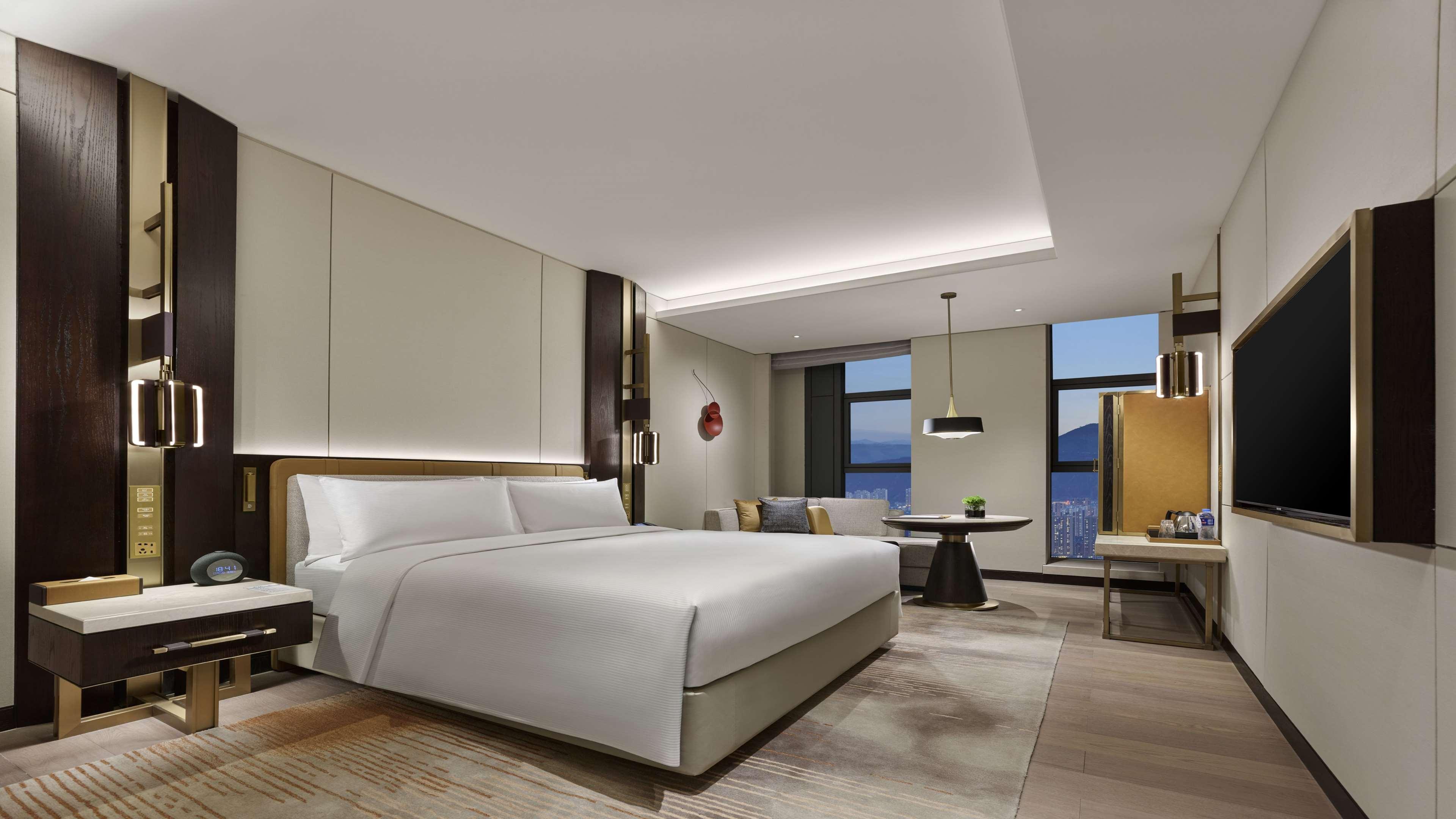 Double Deluxe King Bed