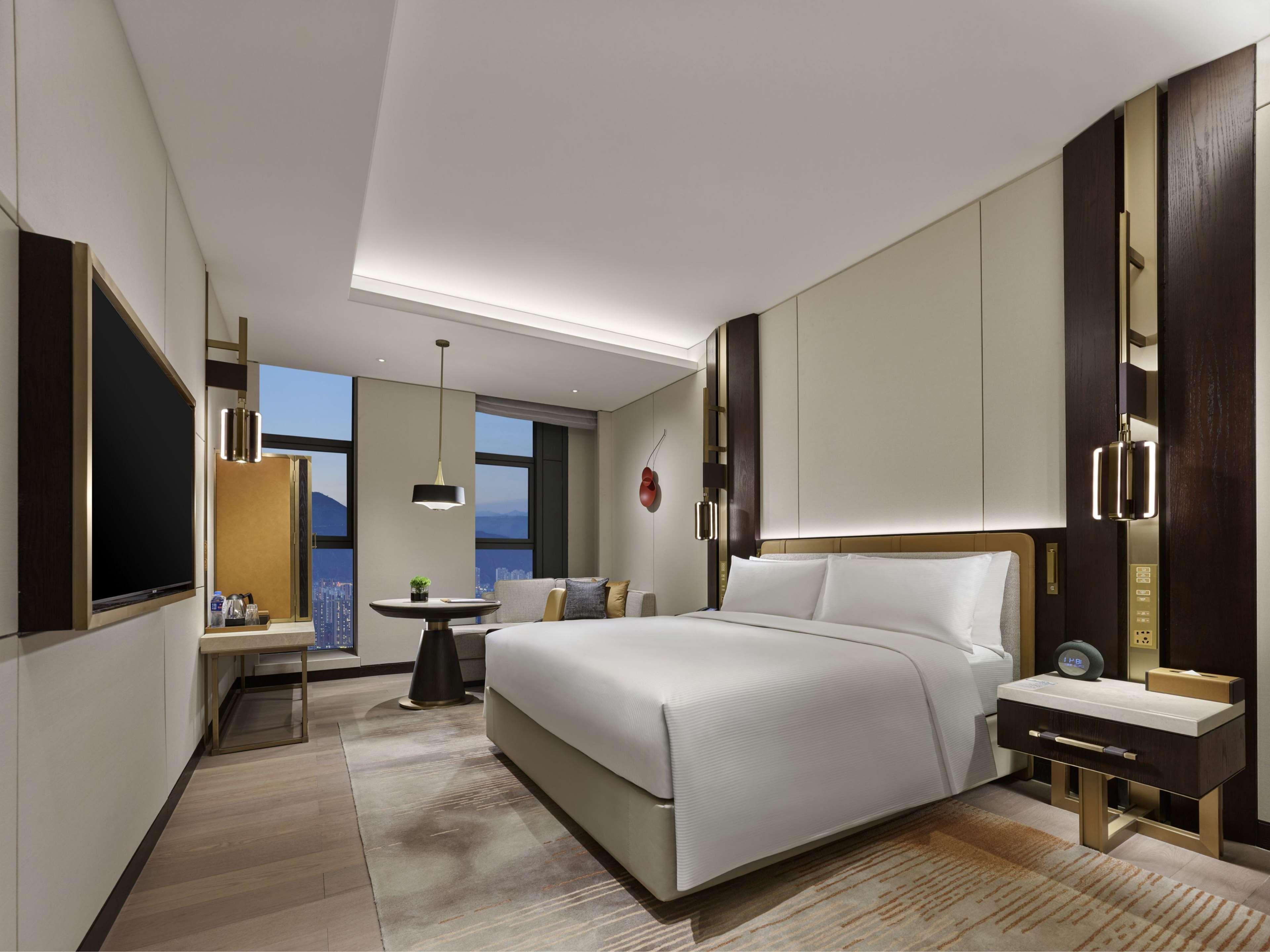 Studio Executive King Bed