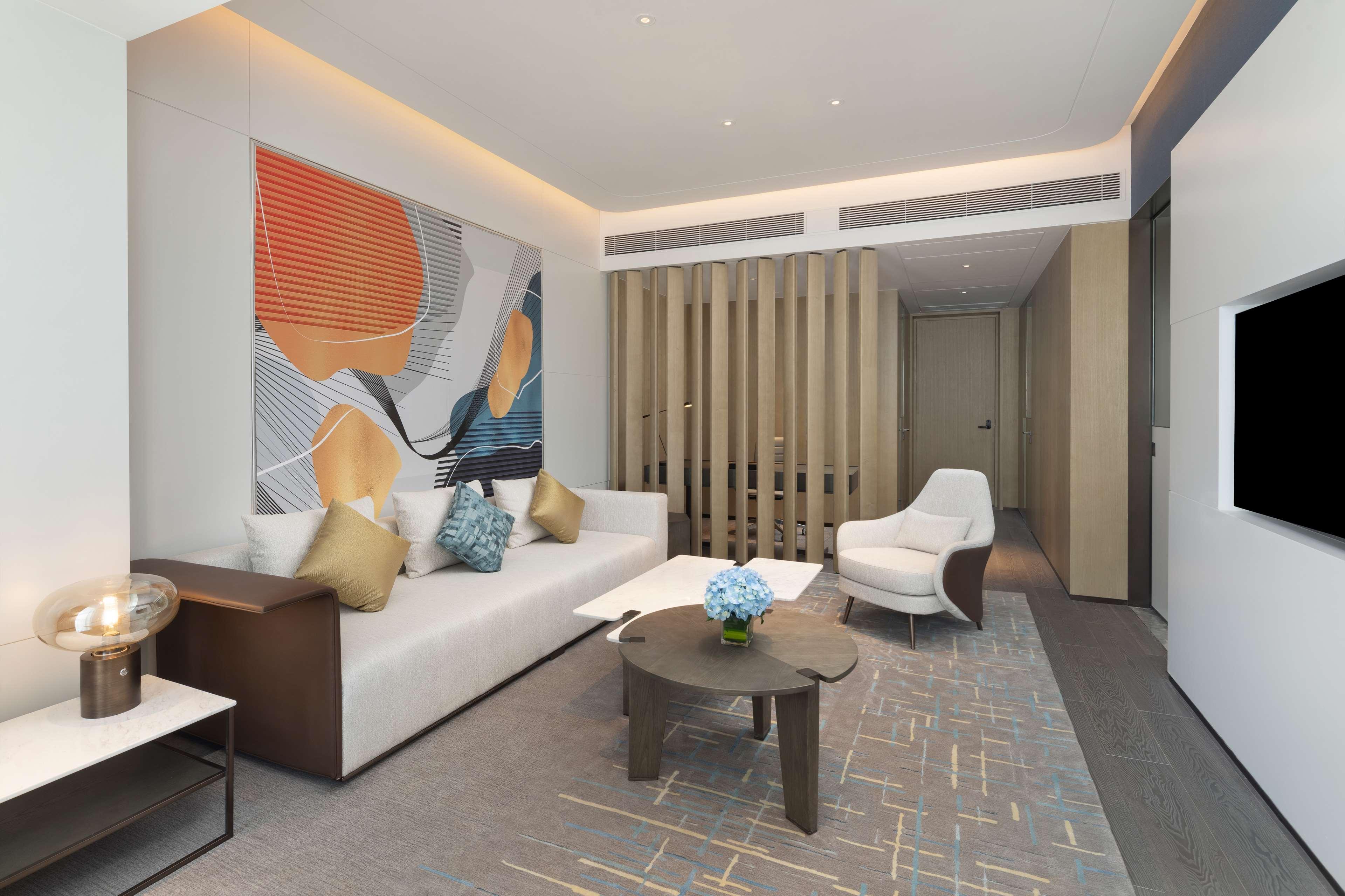 Suite Deluxe King Bed