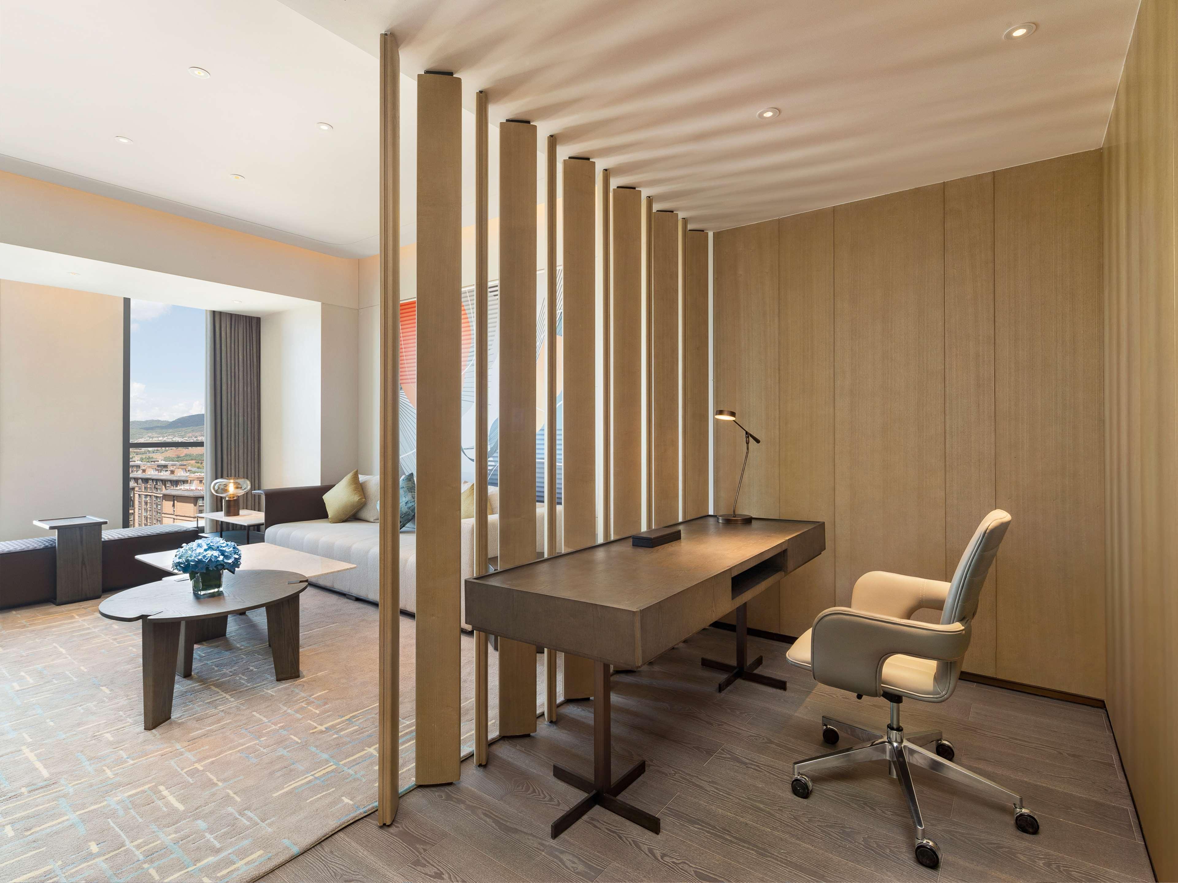 Suite Deluxe King Bed