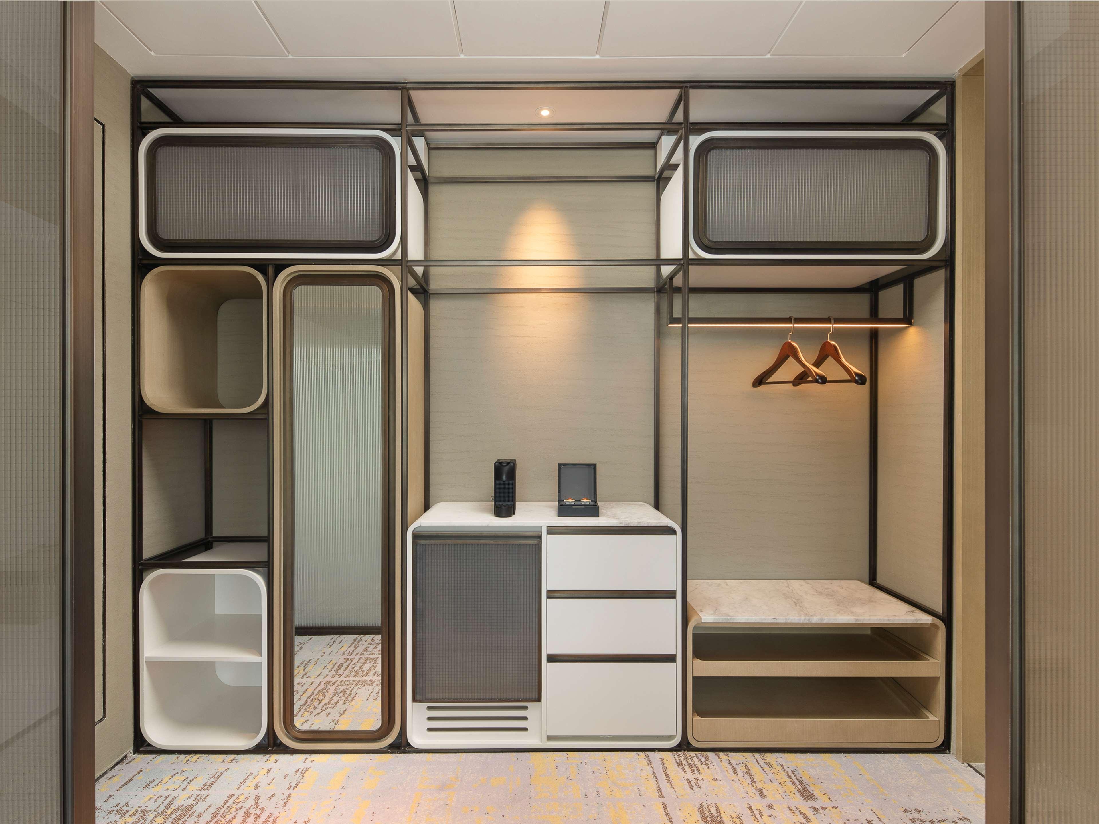 Double Deluxe King Bed