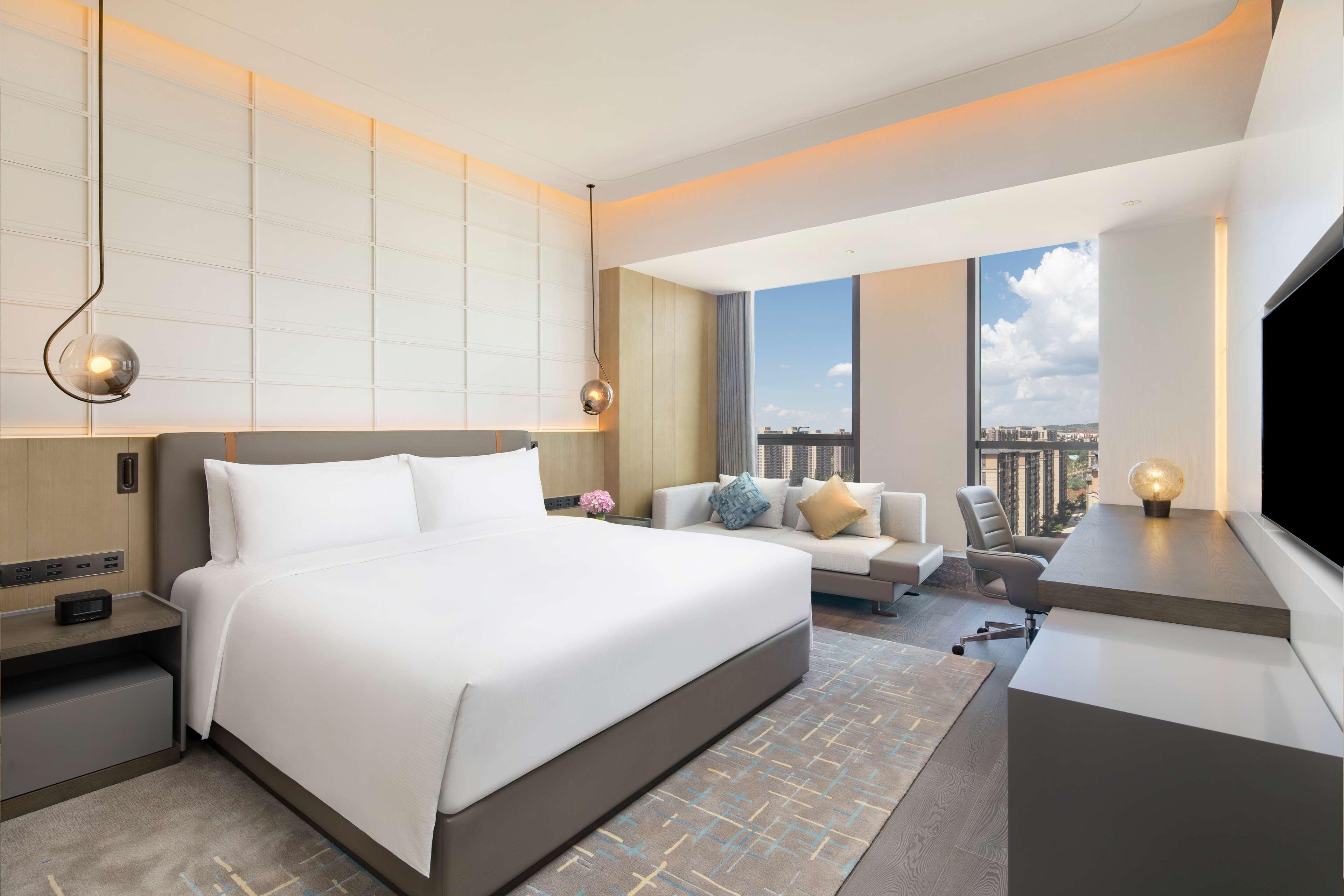 Suite Deluxe King Bed