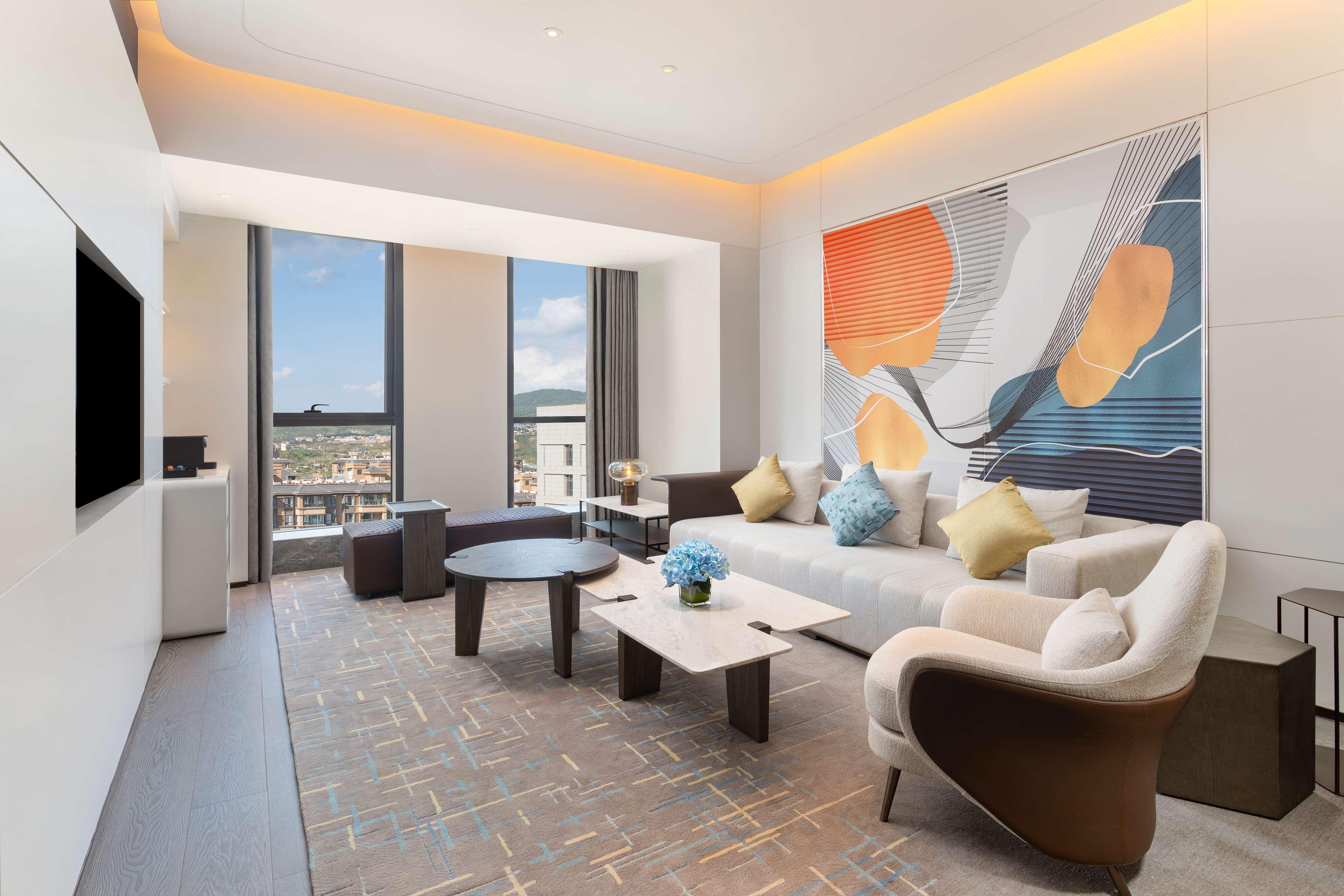 Suite Deluxe King Bed