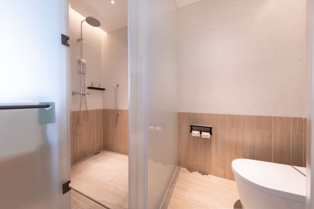 Double Accessible King Size Bed