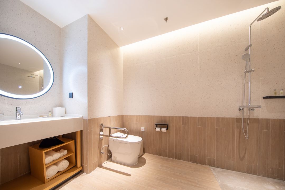 Double Accessible King Size Bed