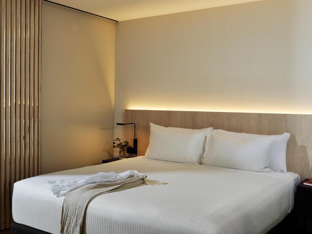 Studio King Size Bed