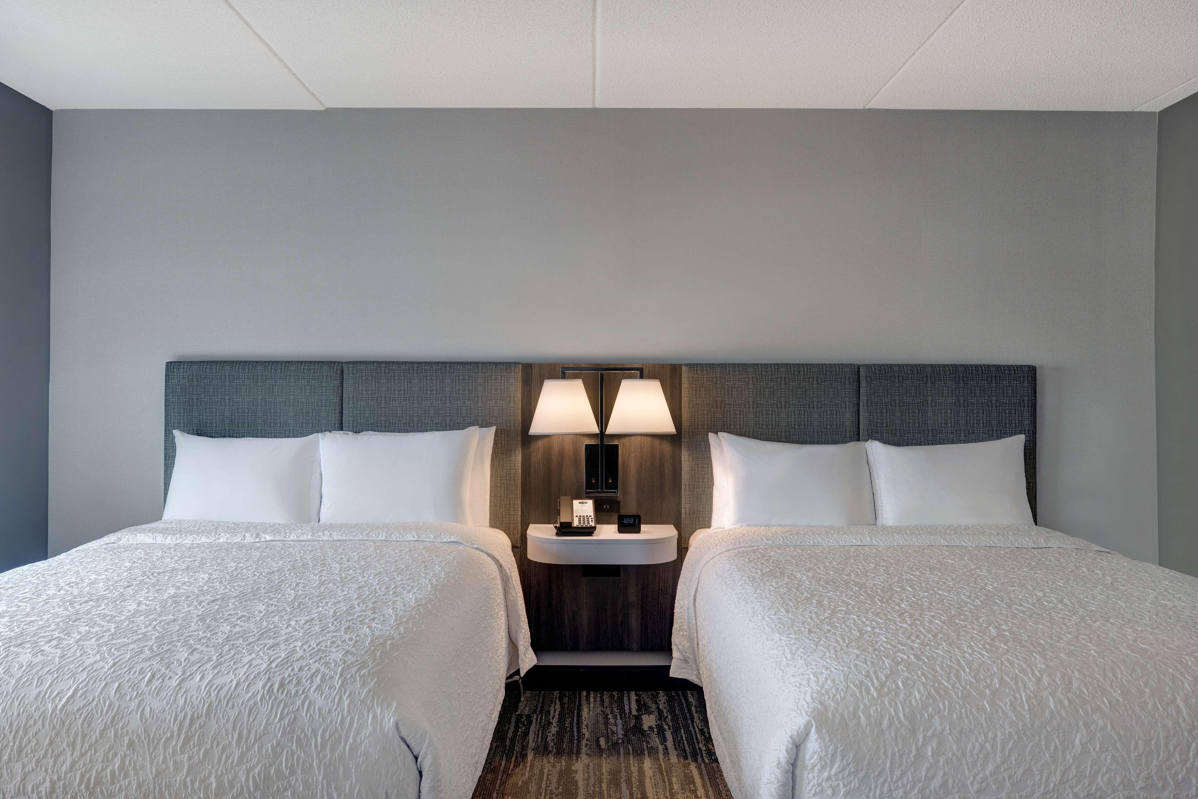 Studio Two Queen Beds Non Smoking