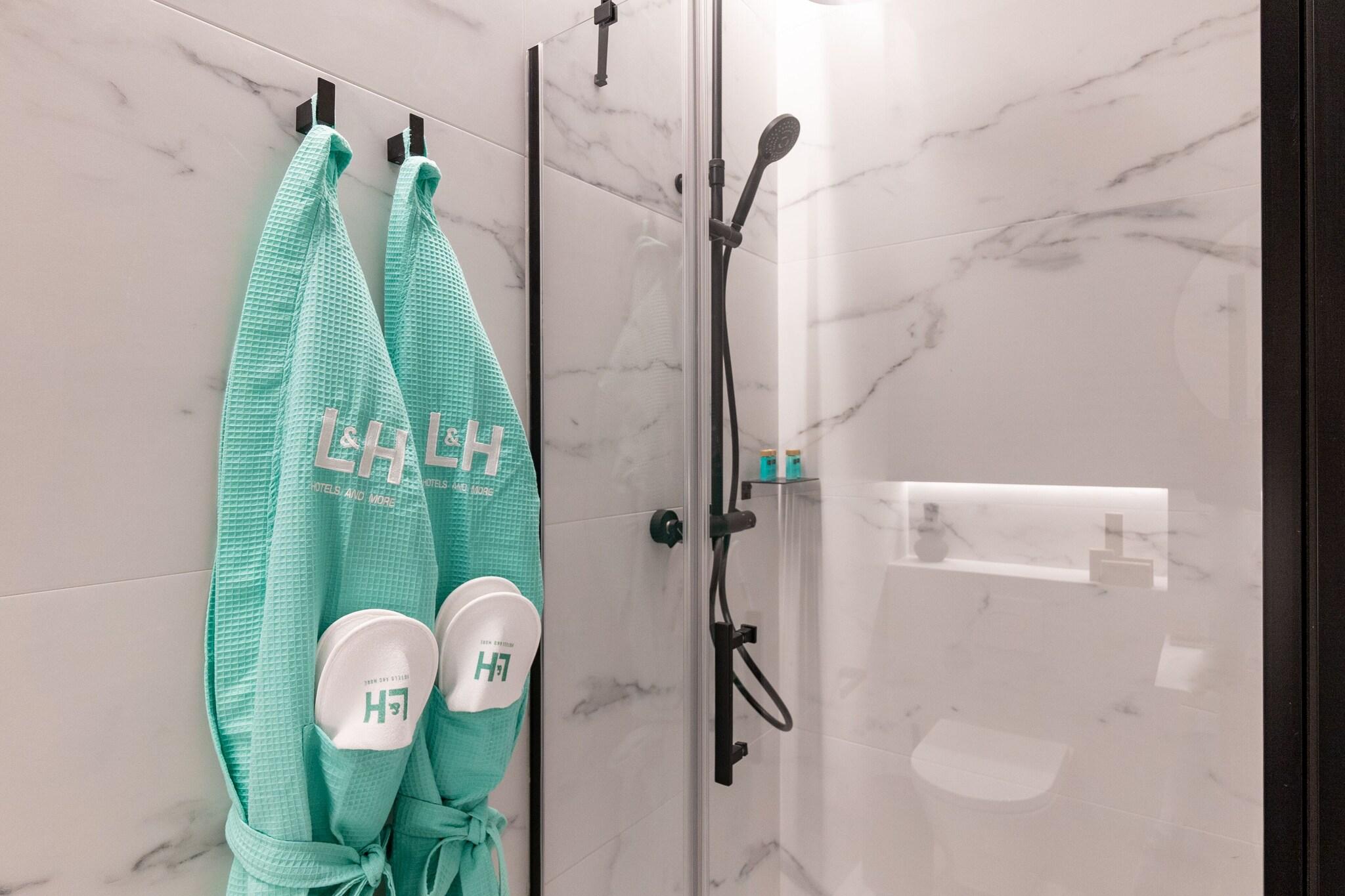 Double Deluxe Queen Bed