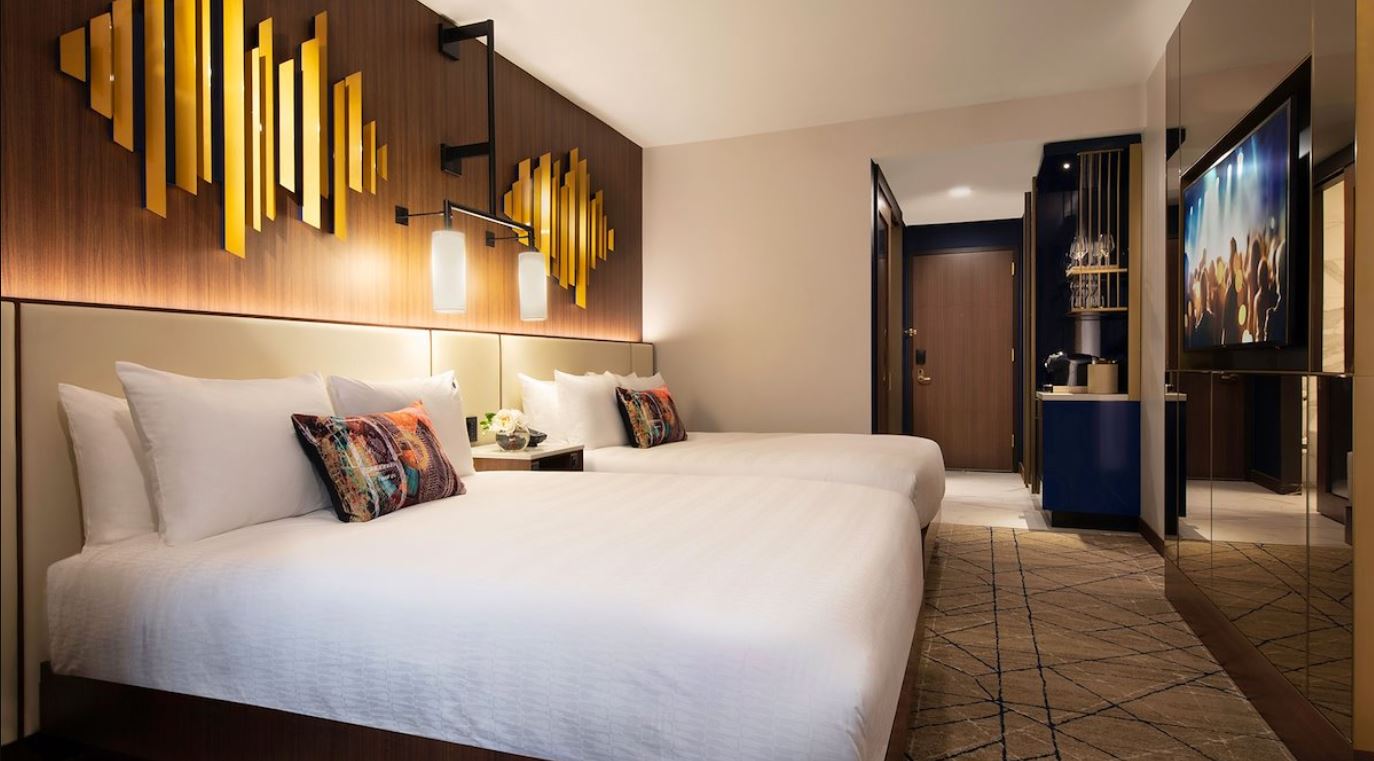 Double Classic Queen Bed