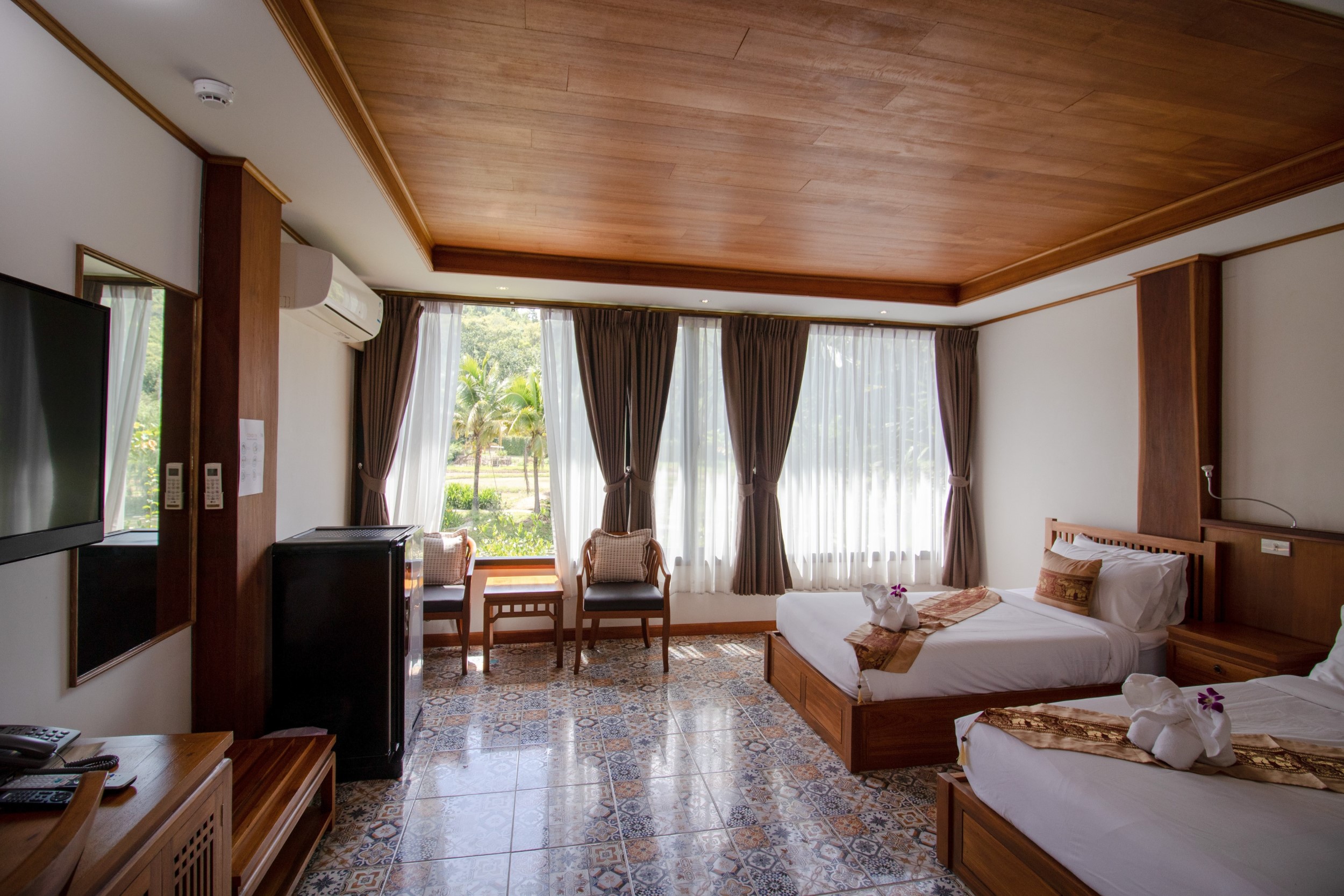 Twin Deluxe Mountain View