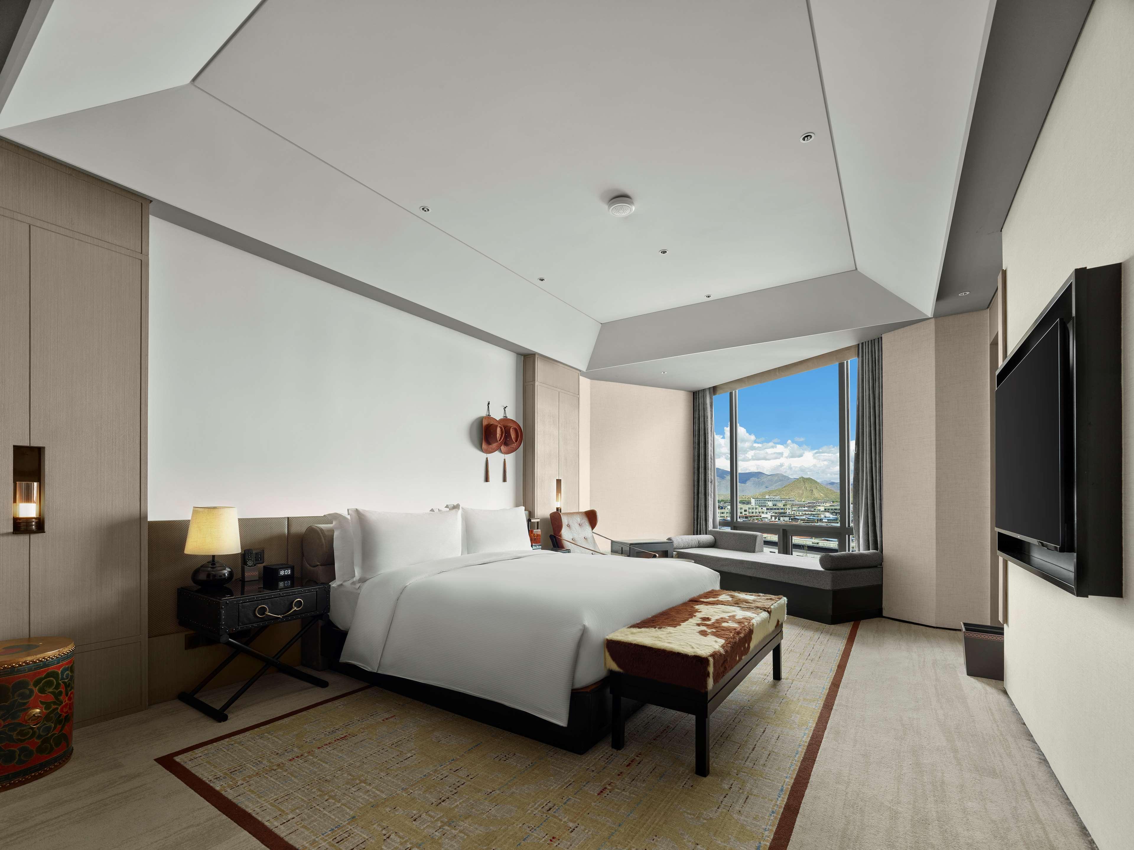 Suite Deluxe King Bed