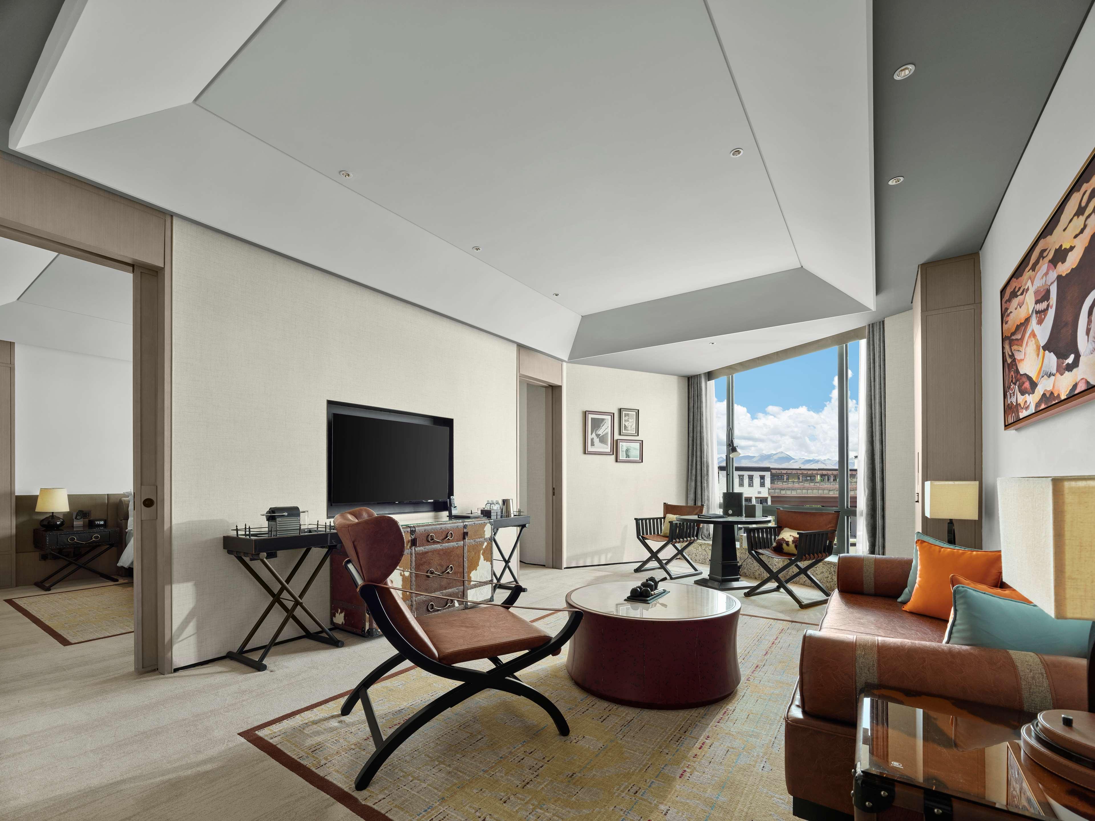 Suite Deluxe King Bed