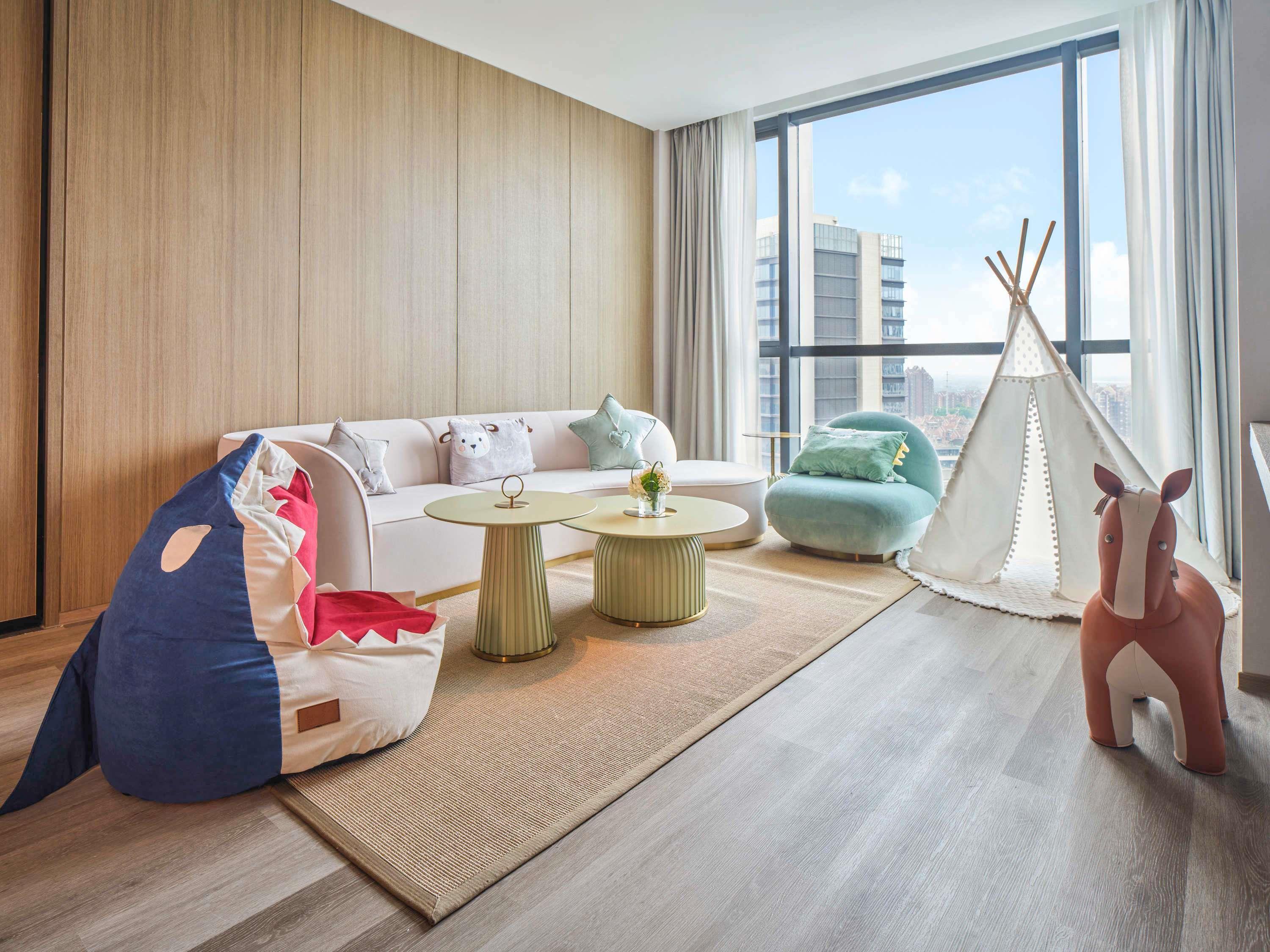 Suite Deluxe King Bed