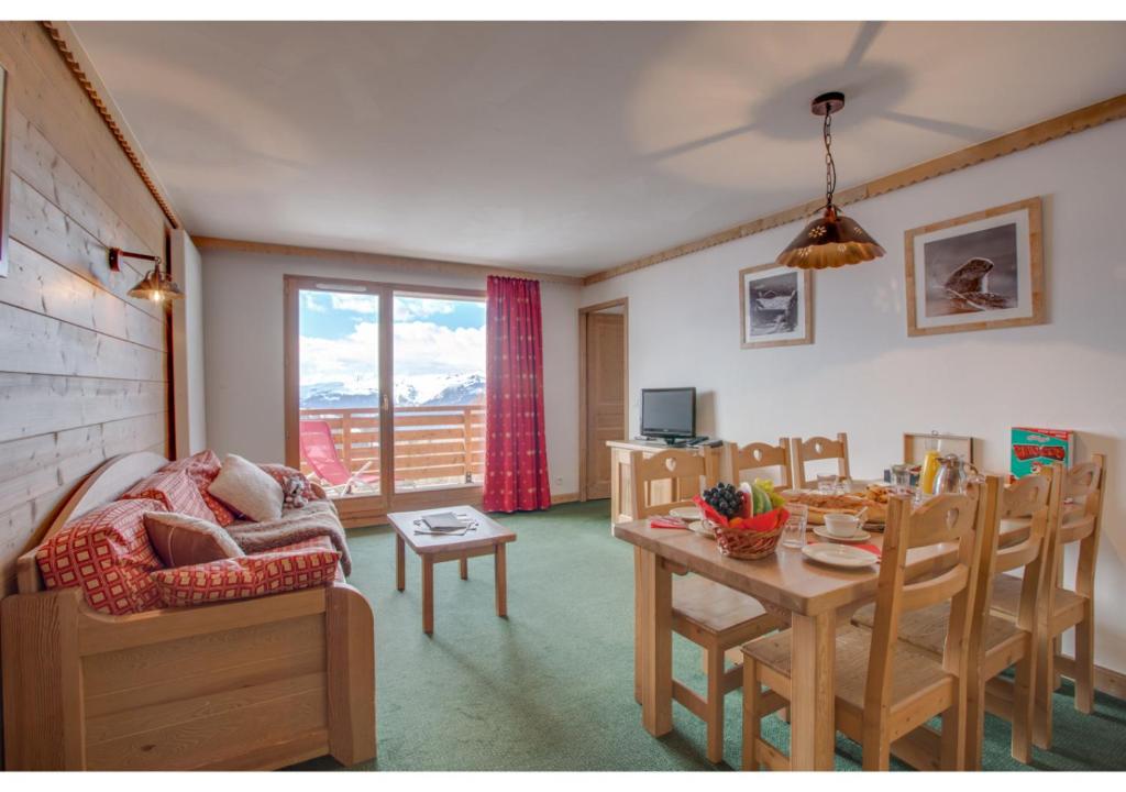 Apartment Capacity 6